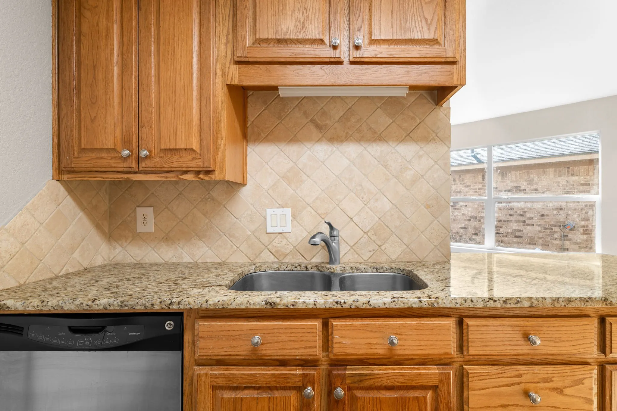 Single Family Residence For Sale in Mc Lennan County , 1315 Chapel Downs Road, Waco, Texas 76712, 3 Bedroom, 2 Bathroom, 2 Garage spaces, 1,416 Sqft, built in 1984, mls#21409129, Real Estate Agent in Waco, Homes For Sale in Mc Lennan county, Homes For Sale in Waco, Realtor in Waco Texas, Real Estate Brokerage Independent Realty Texas, Luminita Cordes Realtor