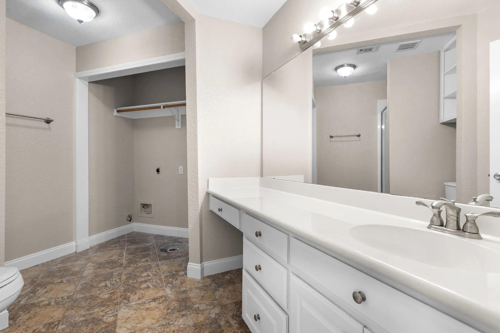 Single Family Residence For Sale in Mc Lennan County , 1315 Chapel Downs Road, Waco, Texas 76712, 3 Bedroom, 2 Bathroom, 2 Garage spaces, 1,416 Sqft, built in 1984, mls#21409129, Real Estate Agent in Waco, Homes For Sale in Mc Lennan county, Homes For Sale in Waco, Realtor in Waco Texas, Real Estate Brokerage Independent Realty Texas, Luminita Cordes Realtor