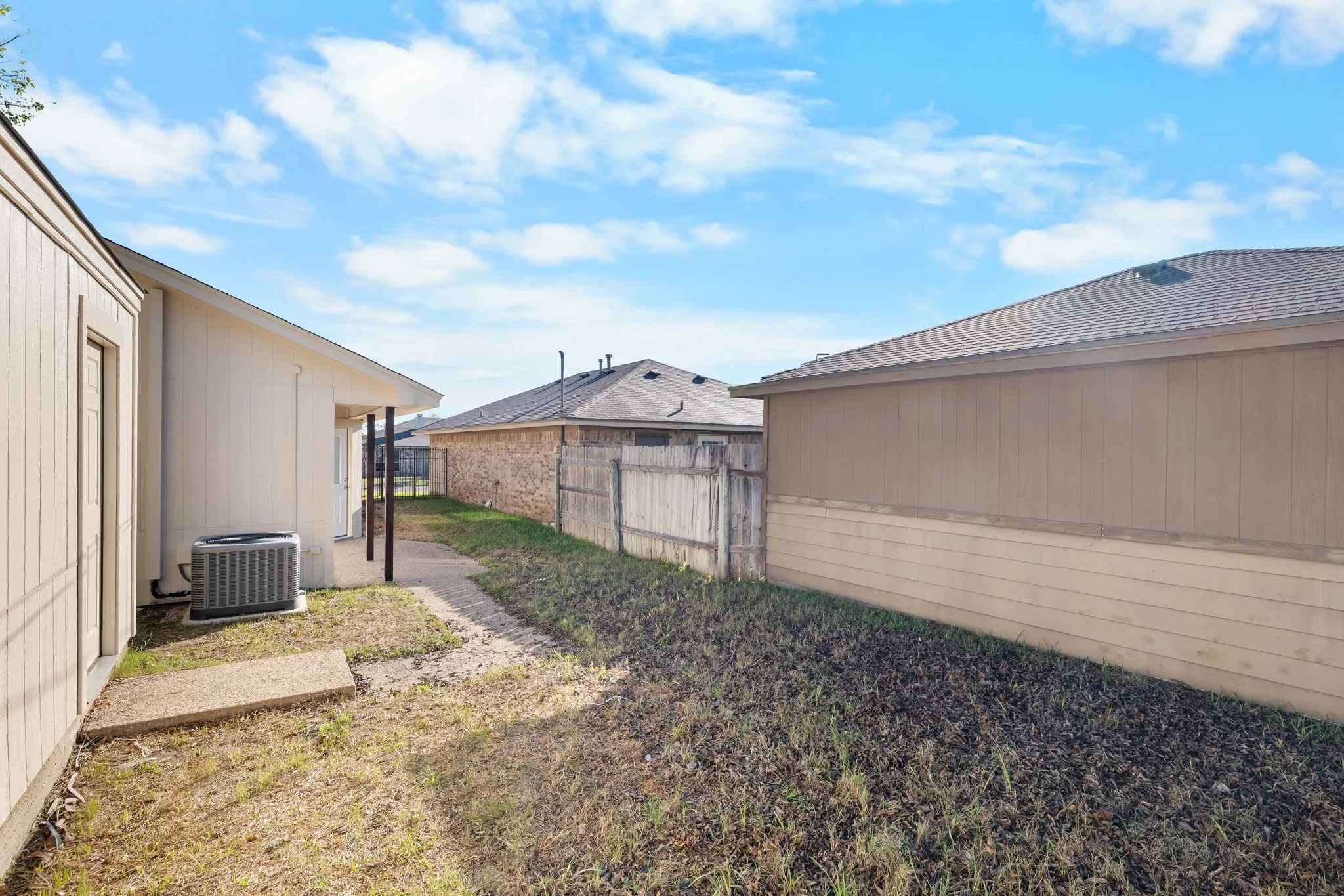 Single Family Residence For Sale in Mc Lennan County , 1315 Chapel Downs Road, Waco, Texas 76712, 3 Bedroom, 2 Bathroom, 2 Garage spaces, 1,416 Sqft, built in 1984, mls#21409129, Real Estate Agent in Waco, Homes For Sale in Mc Lennan county, Homes For Sale in Waco, Realtor in Waco Texas, Real Estate Brokerage Independent Realty Texas, Luminita Cordes Realtor
