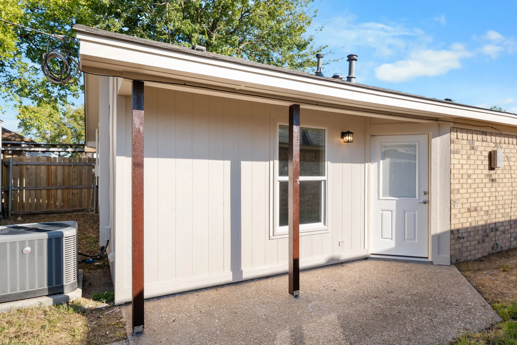 Single Family Residence For Sale in Mc Lennan County , 1315 Chapel Downs Road, Waco, Texas 76712, 3 Bedroom, 2 Bathroom, 2 Garage spaces, 1,416 Sqft, built in 1984, mls#21409129, Real Estate Agent in Waco, Homes For Sale in Mc Lennan county, Homes For Sale in Waco, Realtor in Waco Texas, Real Estate Brokerage Independent Realty Texas, Luminita Cordes Realtor
