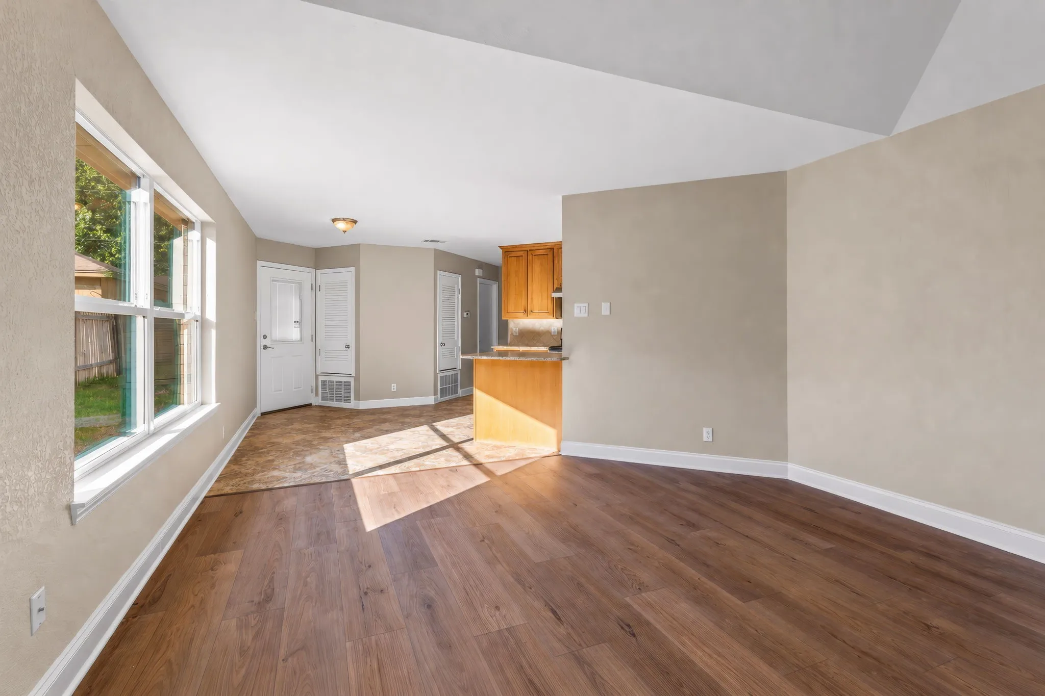 Single Family Residence For Sale in Mc Lennan County , 1315 Chapel Downs Road, Waco, Texas 76712, 3 Bedroom, 2 Bathroom, 2 Garage spaces, 1,416 Sqft, built in 1984, mls#21409129, Real Estate Agent in Waco, Homes For Sale in Mc Lennan county, Homes For Sale in Waco, Realtor in Waco Texas, Real Estate Brokerage Independent Realty Texas, Luminita Cordes Realtor