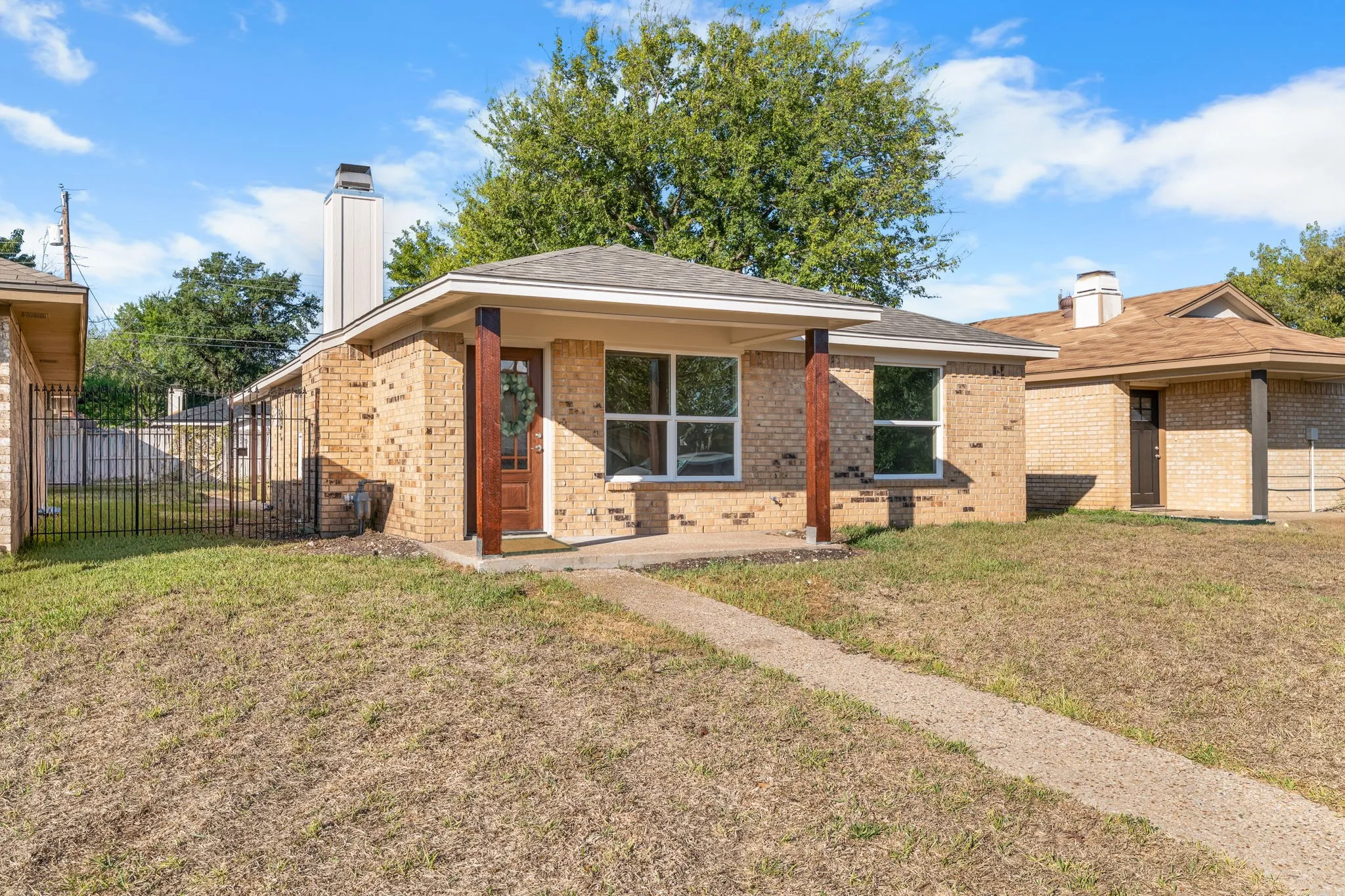 Single Family Residence For Sale in Mc Lennan County , 1315 Chapel Downs Road, Waco, Texas 76712, 3 Bedroom, 2 Bathroom, 2 Garage spaces, 1,416 Sqft, built in 1984, mls#21409129, Real Estate Agent in Waco, Homes For Sale in Mc Lennan county, Homes For Sale in Waco, Realtor in Waco Texas, Real Estate Brokerage Independent Realty Texas, Luminita Cordes Realtor