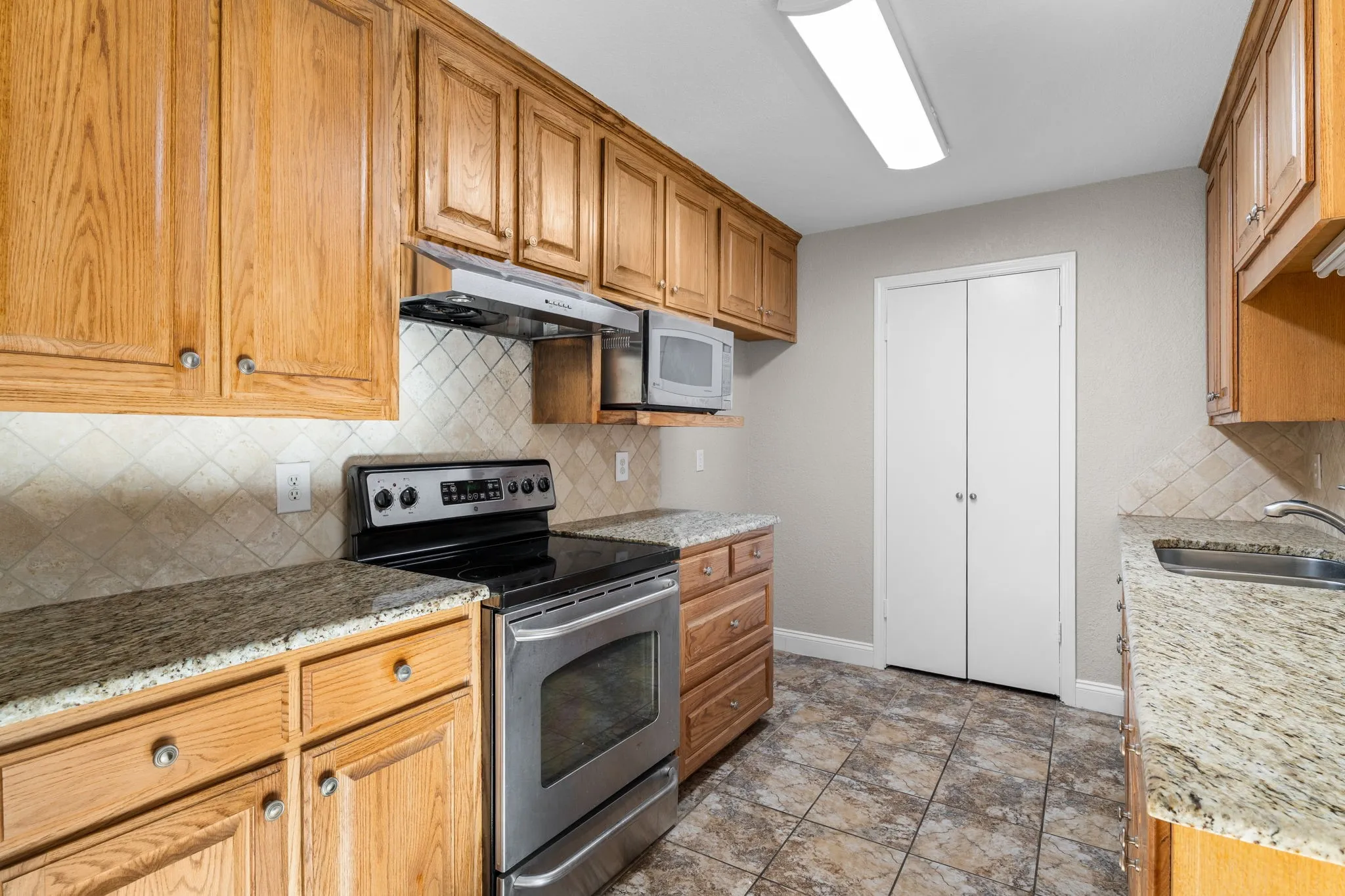 Single Family Residence For Sale in Mc Lennan County , 1315 Chapel Downs Road, Waco, Texas 76712, 3 Bedroom, 2 Bathroom, 2 Garage spaces, 1,416 Sqft, built in 1984, mls#21409129, Real Estate Agent in Waco, Homes For Sale in Mc Lennan county, Homes For Sale in Waco, Realtor in Waco Texas, Real Estate Brokerage Independent Realty Texas, Luminita Cordes Realtor