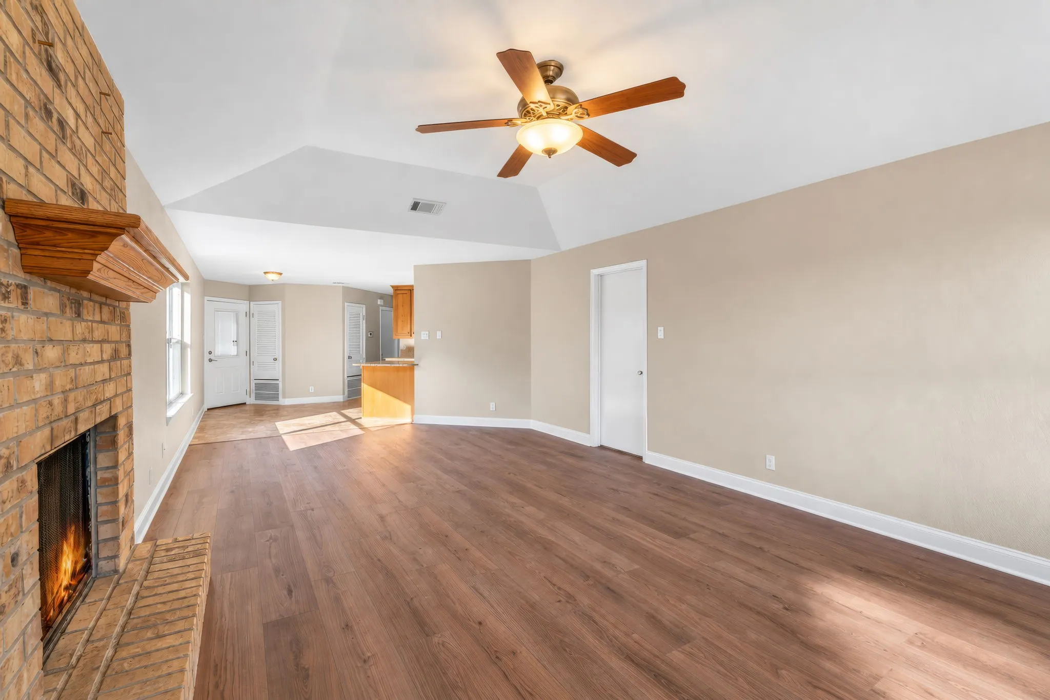 Single Family Residence For Sale in Mc Lennan County , 1315 Chapel Downs Road, Waco, Texas 76712, 3 Bedroom, 2 Bathroom, 2 Garage spaces, 1,416 Sqft, built in 1984, mls#21409129, Real Estate Agent in Waco, Homes For Sale in Mc Lennan county, Homes For Sale in Waco, Realtor in Waco Texas, Real Estate Brokerage Independent Realty Texas, Luminita Cordes Realtor