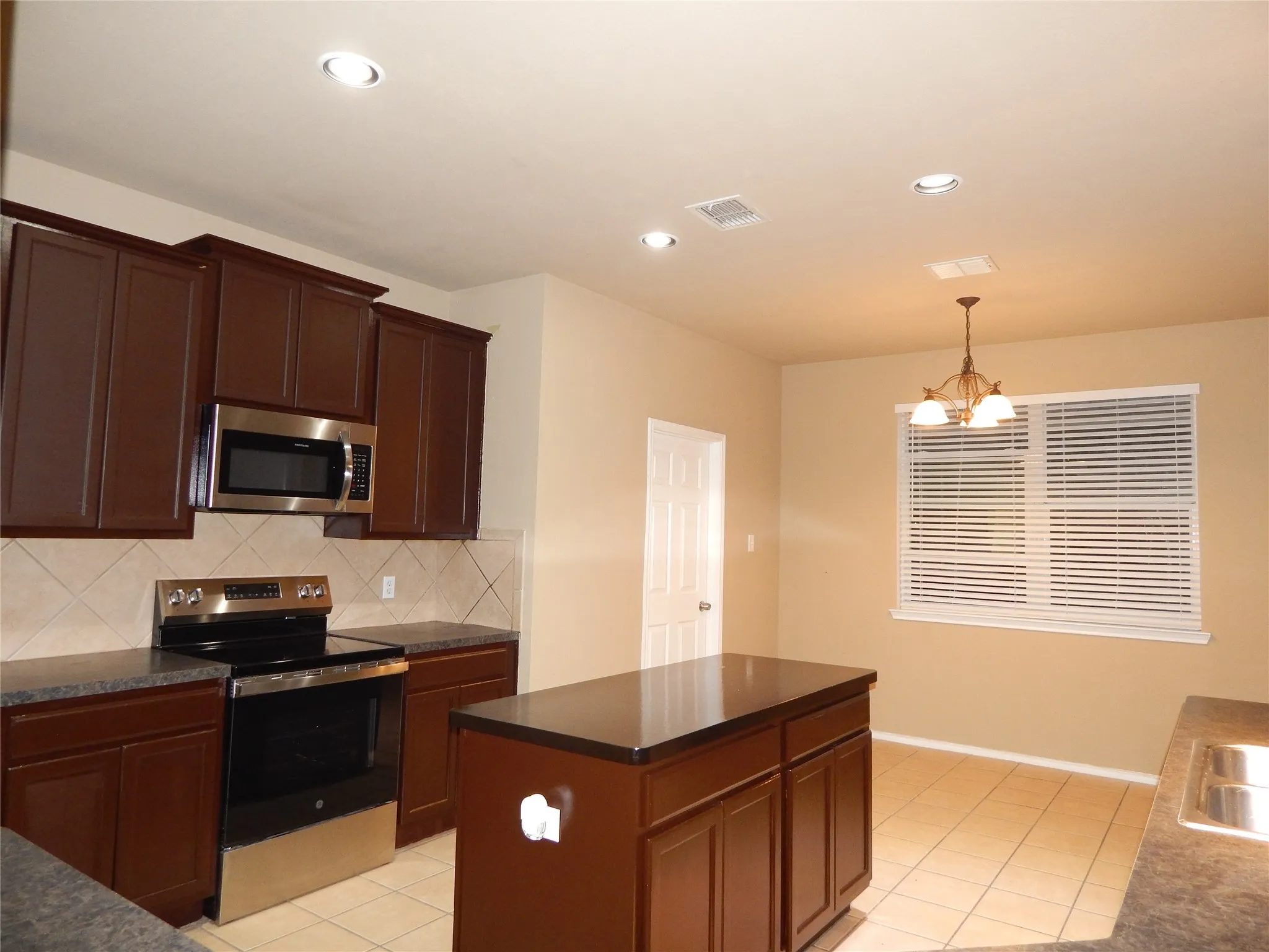 Single Family Residence For Sale in Kaufman County , 1008 Camp Verde Drive, Forney, Texas 75126, 4 Bedroom, 3 Bathroom, 2 Garage spaces, 2,435 Sqft, built in 2006, mls#21409276, Real Estate Agent in Forney, Homes For Sale in Kaufman county, Homes For Sale in Forney, Realtor in Forney Texas, Real Estate Brokerage Independent Realty Texas, Luminita Cordes Realtor