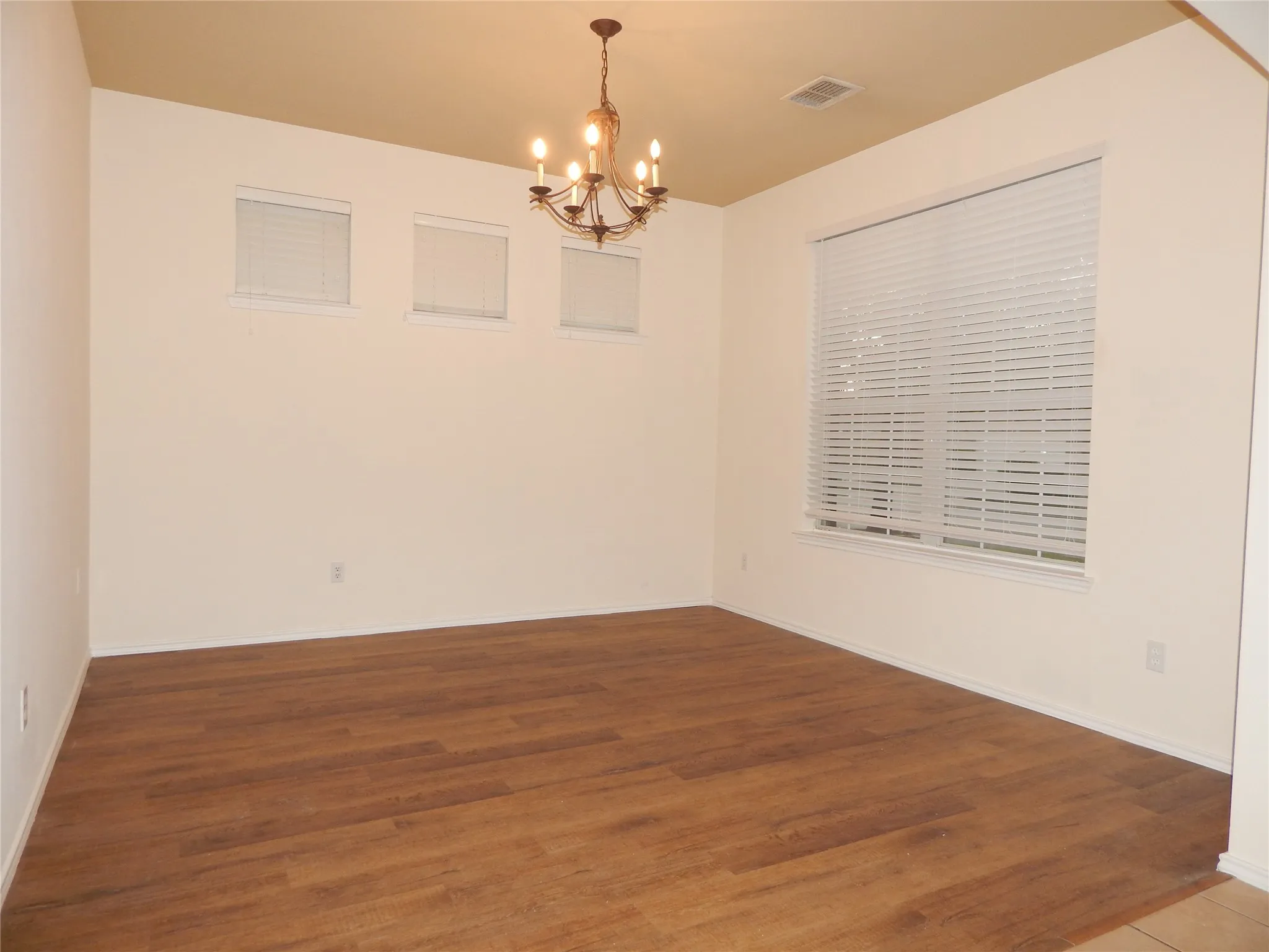 Single Family Residence For Sale in Kaufman County , 1008 Camp Verde Drive, Forney, Texas 75126, 4 Bedroom, 3 Bathroom, 2 Garage spaces, 2,435 Sqft, built in 2006, mls#21409276, Real Estate Agent in Forney, Homes For Sale in Kaufman county, Homes For Sale in Forney, Realtor in Forney Texas, Real Estate Brokerage Independent Realty Texas, Luminita Cordes Realtor