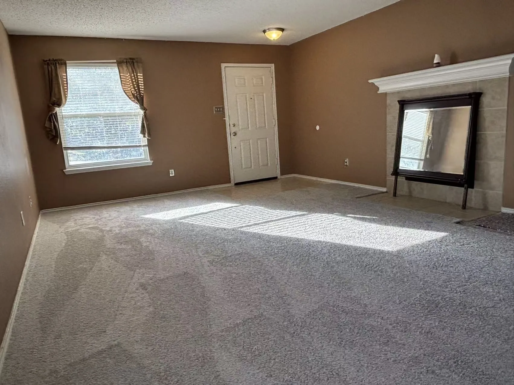 Single Family Residence For Rent in Denton County , 1645 Crown Point Drive, Little Elm, Texas 75036, 3 Bedroom, 2 Bathroom, 2 Garage spaces, 1,571 Sqft, built in 2004, mls#21409278, Real Estate Agent in Little Elm, Homes For Rent in Denton county, Homes For Rent in Little Elm, Realtor in Little Elm Texas, Real Estate Brokerage Independent Realty Texas, Luminita Cordes Realtor