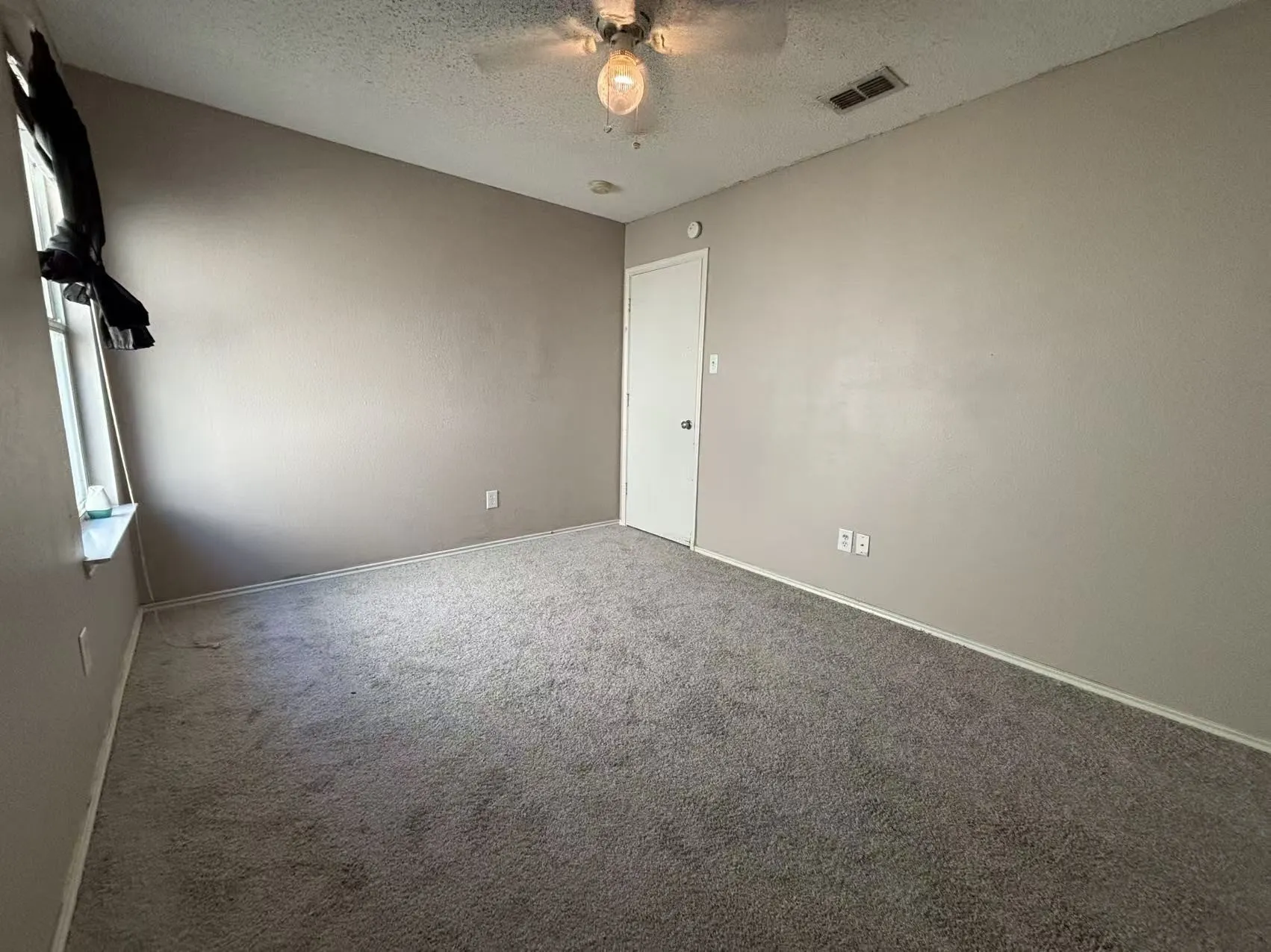Single Family Residence For Rent in Denton County , 1645 Crown Point Drive, Little Elm, Texas 75036, 3 Bedroom, 2 Bathroom, 2 Garage spaces, 1,571 Sqft, built in 2004, mls#21409278, Real Estate Agent in Little Elm, Homes For Rent in Denton county, Homes For Rent in Little Elm, Realtor in Little Elm Texas, Real Estate Brokerage Independent Realty Texas, Luminita Cordes Realtor