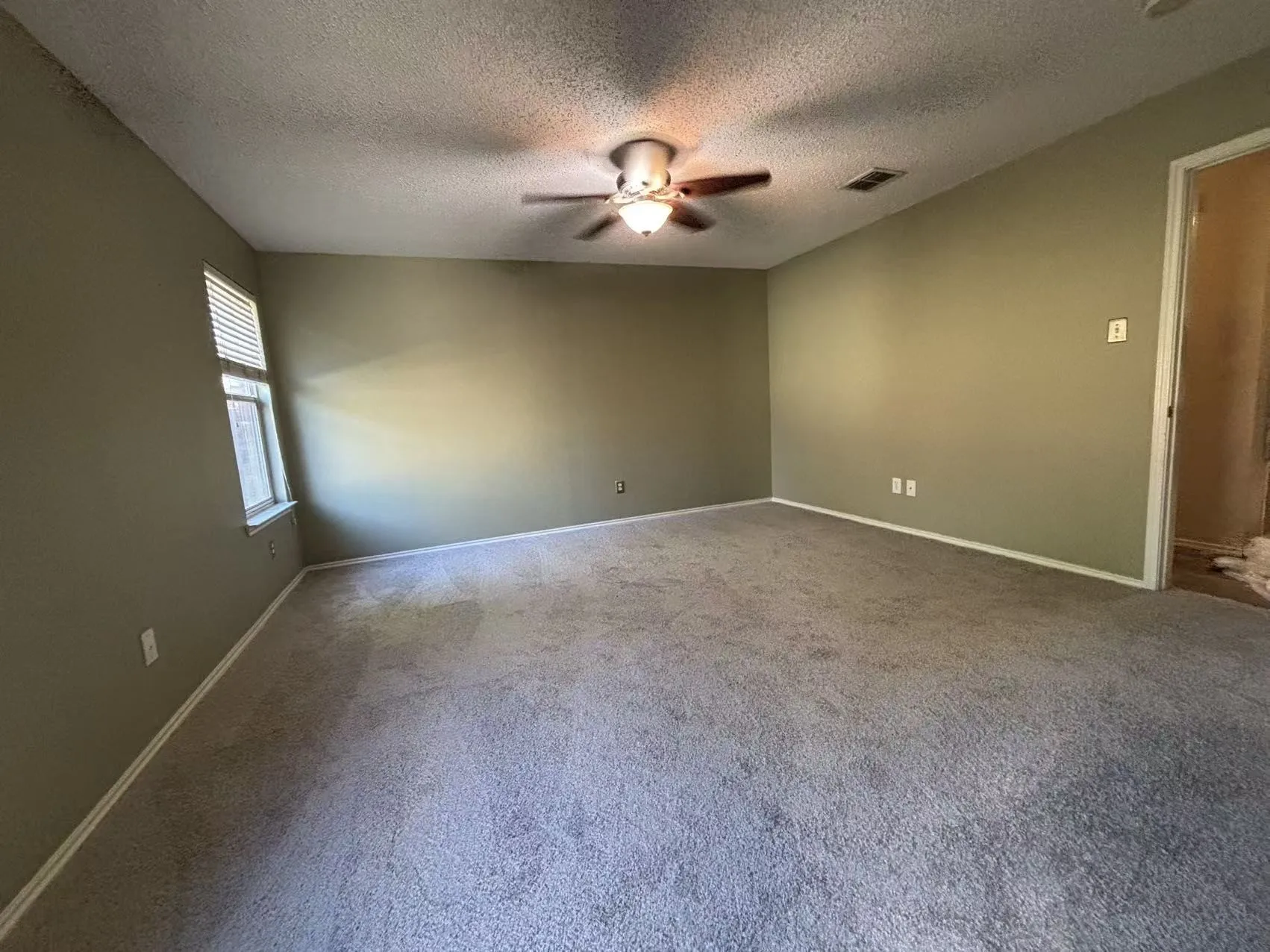 Single Family Residence For Rent in Denton County , 1645 Crown Point Drive, Little Elm, Texas 75036, 3 Bedroom, 2 Bathroom, 2 Garage spaces, 1,571 Sqft, built in 2004, mls#21409278, Real Estate Agent in Little Elm, Homes For Rent in Denton county, Homes For Rent in Little Elm, Realtor in Little Elm Texas, Real Estate Brokerage Independent Realty Texas, Luminita Cordes Realtor
