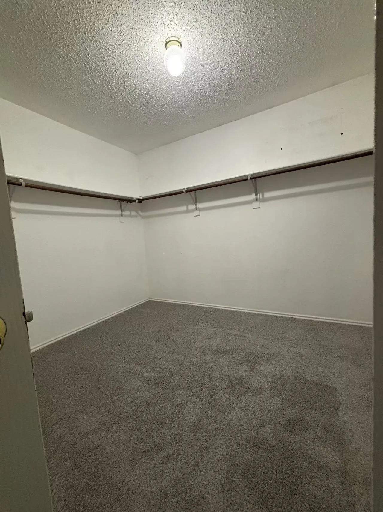 Single Family Residence For Rent in Denton County , 1645 Crown Point Drive, Little Elm, Texas 75036, 3 Bedroom, 2 Bathroom, 2 Garage spaces, 1,571 Sqft, built in 2004, mls#21409278, Real Estate Agent in Little Elm, Homes For Rent in Denton county, Homes For Rent in Little Elm, Realtor in Little Elm Texas, Real Estate Brokerage Independent Realty Texas, Luminita Cordes Realtor