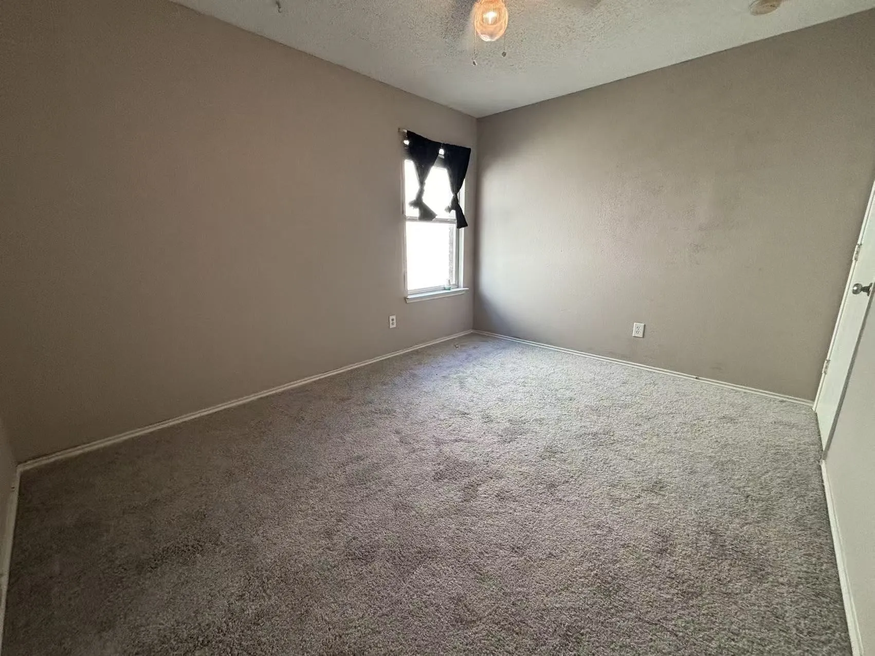 Single Family Residence For Rent in Denton County , 1645 Crown Point Drive, Little Elm, Texas 75036, 3 Bedroom, 2 Bathroom, 2 Garage spaces, 1,571 Sqft, built in 2004, mls#21409278, Real Estate Agent in Little Elm, Homes For Rent in Denton county, Homes For Rent in Little Elm, Realtor in Little Elm Texas, Real Estate Brokerage Independent Realty Texas, Luminita Cordes Realtor