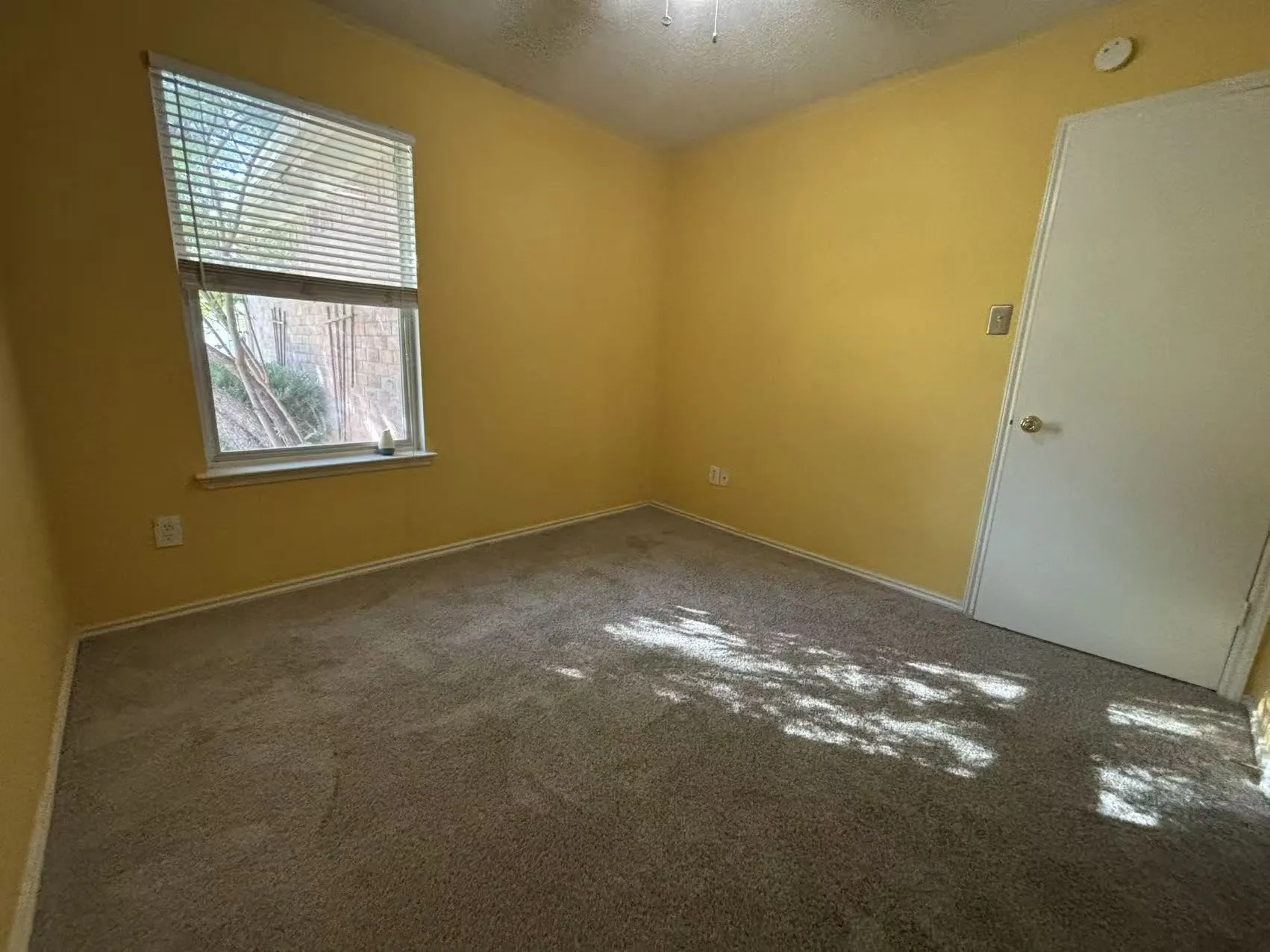 Single Family Residence For Rent in Denton County , 1645 Crown Point Drive, Little Elm, Texas 75036, 3 Bedroom, 2 Bathroom, 2 Garage spaces, 1,571 Sqft, built in 2004, mls#21409278, Real Estate Agent in Little Elm, Homes For Rent in Denton county, Homes For Rent in Little Elm, Realtor in Little Elm Texas, Real Estate Brokerage Independent Realty Texas, Luminita Cordes Realtor
