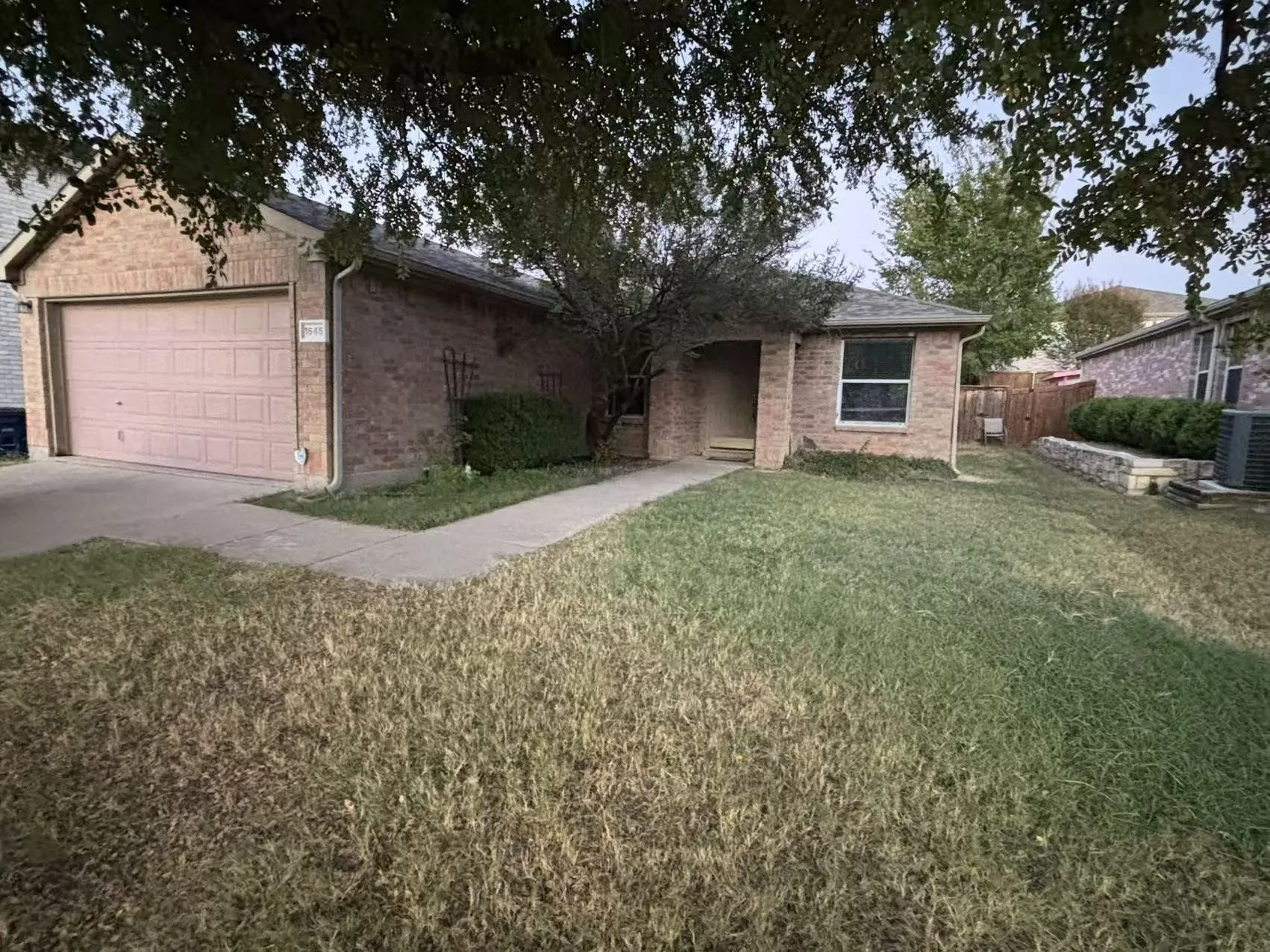 Single Family Residence For Rent in Denton County , 1645 Crown Point Drive, Little Elm, Texas 75036, 3 Bedroom, 2 Bathroom, 2 Garage spaces, 1,571 Sqft, built in 2004, mls#21409278, Real Estate Agent in Little Elm, Homes For Rent in Denton county, Homes For Rent in Little Elm, Realtor in Little Elm Texas, Real Estate Brokerage Independent Realty Texas, Luminita Cordes Realtor