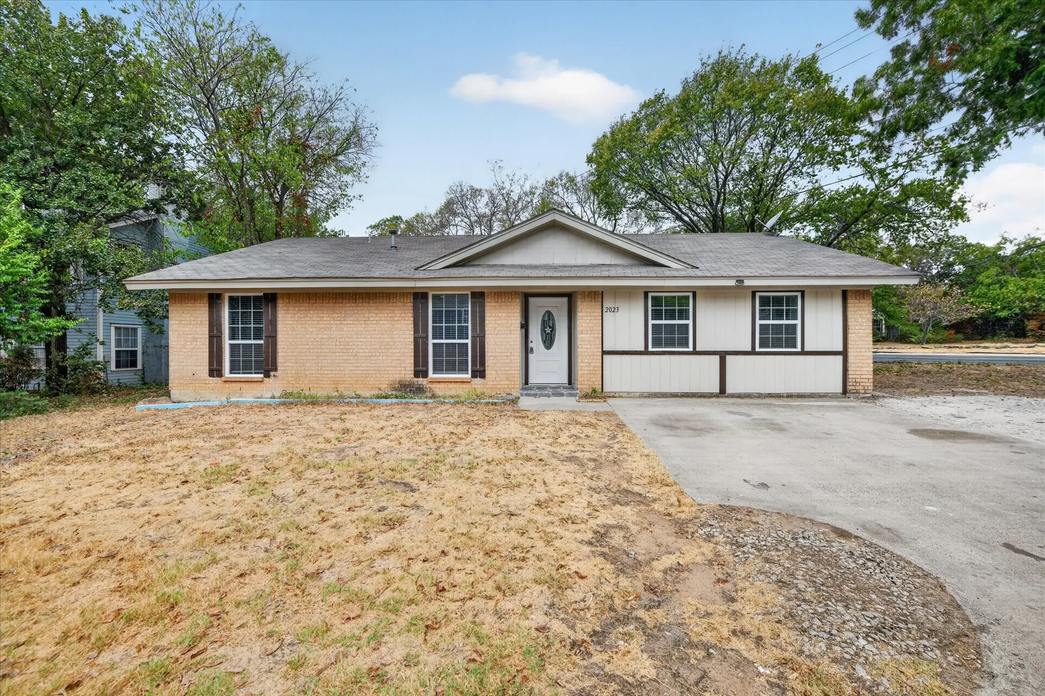 Single Family Residence For Rent in Denton County , 2023 N Bell Avenue, Denton, Texas 76209, 3 Bedroom, 2 Bathroom, Garage spaces, 1,476 Sqft, built in 1969, mls#21409279, Real Estate Agent in Denton, Homes For Rent in Denton county, Homes For Rent in Denton, Realtor in Denton Texas, Real Estate Brokerage Independent Realty Texas, Luminita Cordes Realtor