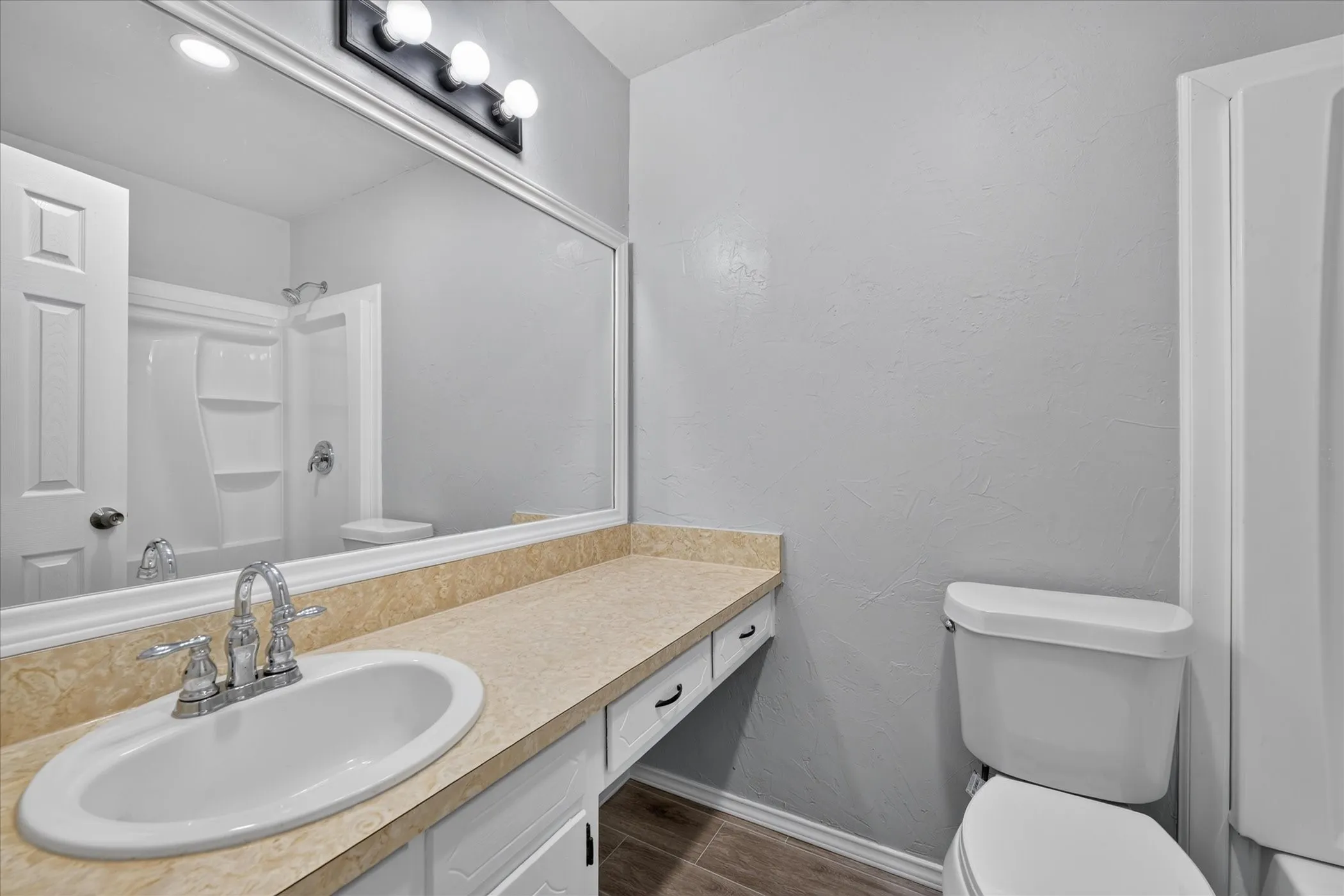 Single Family Residence For Rent in Denton County , 2023 N Bell Avenue, Denton, Texas 76209, 3 Bedroom, 2 Bathroom, Garage spaces, 1,476 Sqft, built in 1969, mls#21409279, Real Estate Agent in Denton, Homes For Rent in Denton county, Homes For Rent in Denton, Realtor in Denton Texas, Real Estate Brokerage Independent Realty Texas, Luminita Cordes Realtor