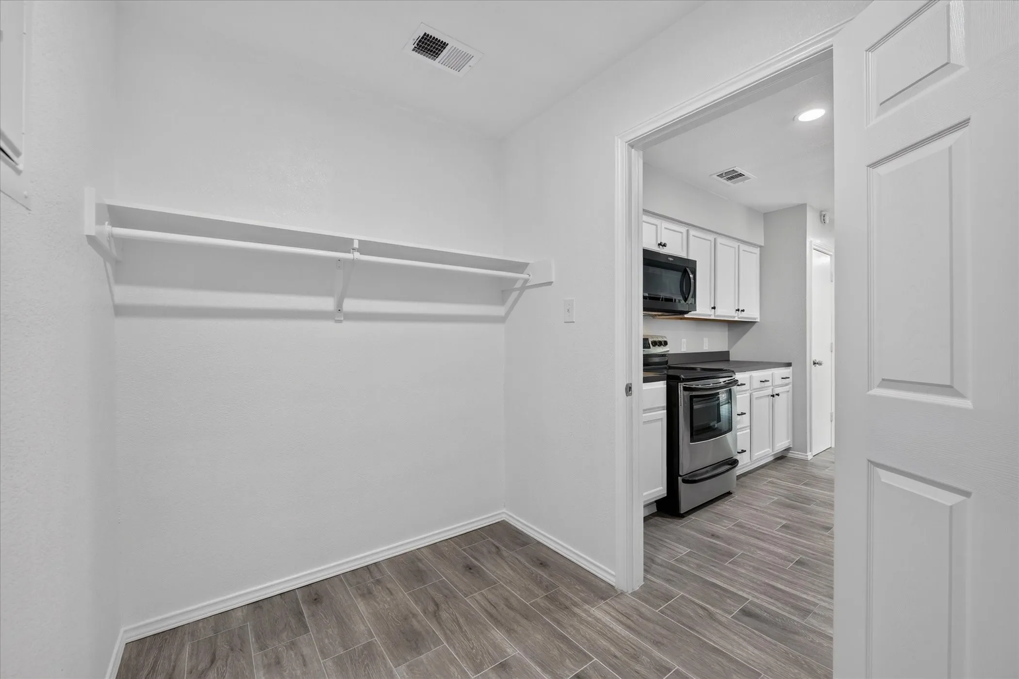 Single Family Residence For Rent in Denton County , 2023 N Bell Avenue, Denton, Texas 76209, 3 Bedroom, 2 Bathroom, Garage spaces, 1,476 Sqft, built in 1969, mls#21409279, Real Estate Agent in Denton, Homes For Rent in Denton county, Homes For Rent in Denton, Realtor in Denton Texas, Real Estate Brokerage Independent Realty Texas, Luminita Cordes Realtor