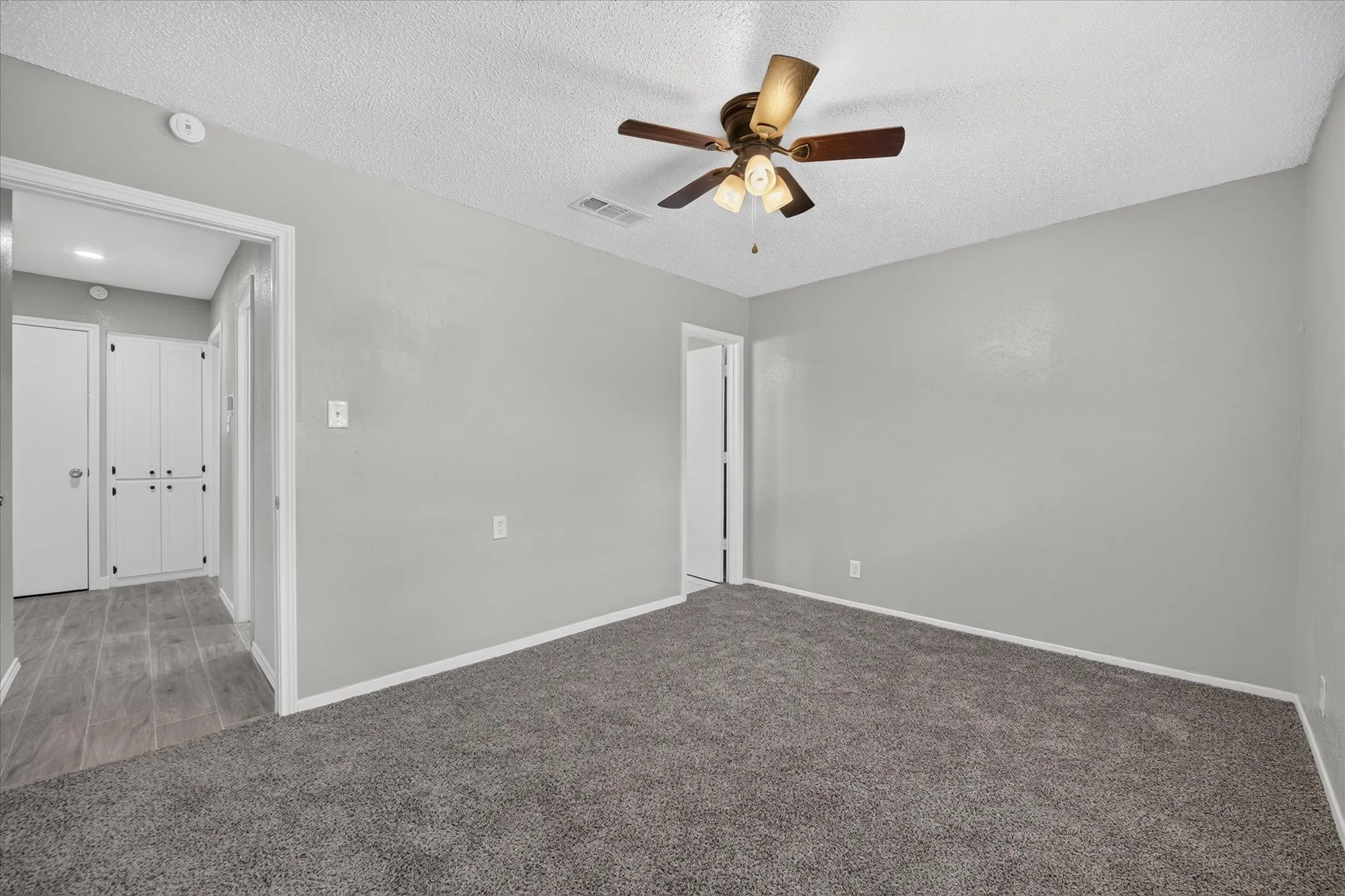 Single Family Residence For Rent in Denton County , 2023 N Bell Avenue, Denton, Texas 76209, 3 Bedroom, 2 Bathroom, Garage spaces, 1,476 Sqft, built in 1969, mls#21409279, Real Estate Agent in Denton, Homes For Rent in Denton county, Homes For Rent in Denton, Realtor in Denton Texas, Real Estate Brokerage Independent Realty Texas, Luminita Cordes Realtor
