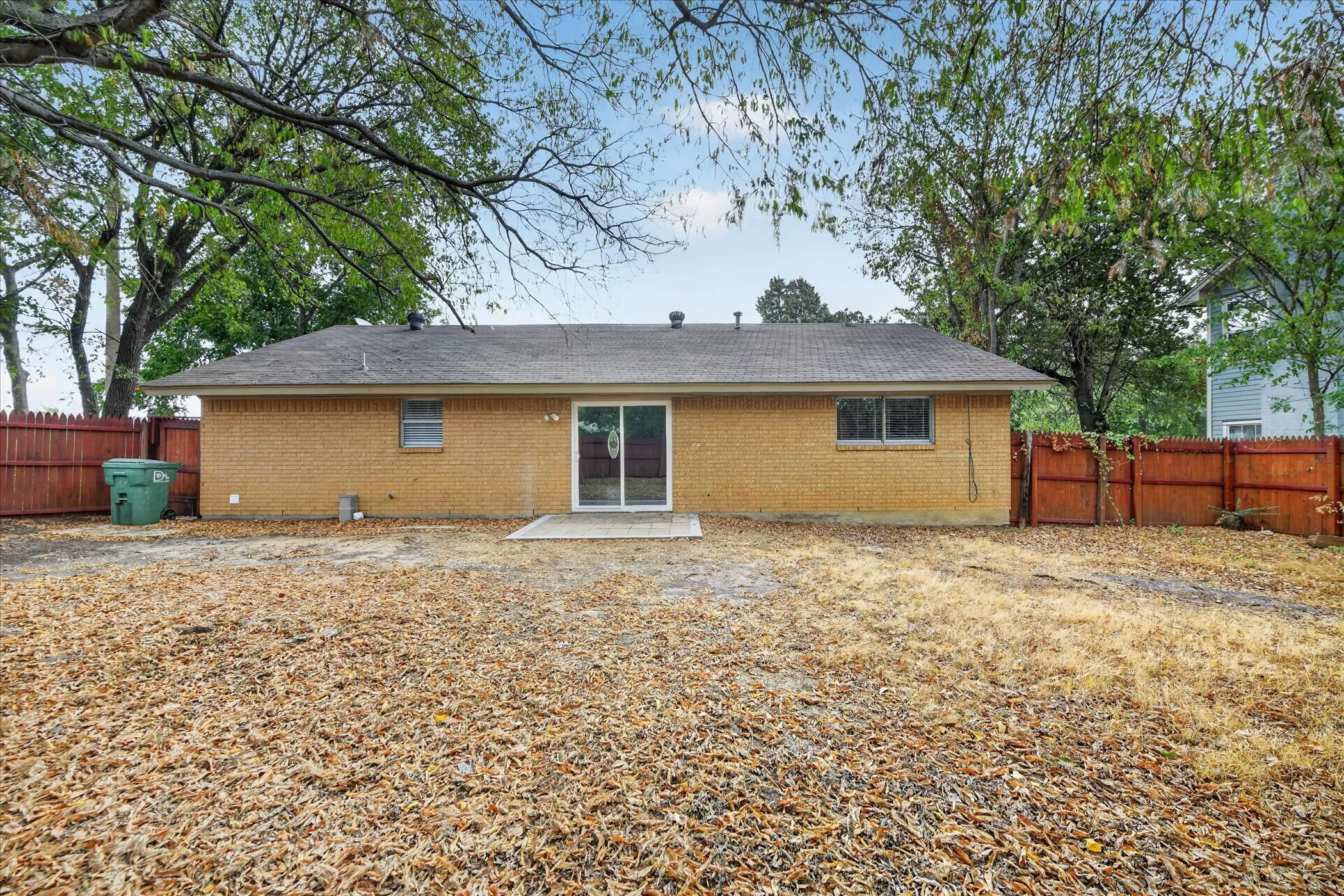 Single Family Residence For Rent in Denton County , 2023 N Bell Avenue, Denton, Texas 76209, 3 Bedroom, 2 Bathroom, Garage spaces, 1,476 Sqft, built in 1969, mls#21409279, Real Estate Agent in Denton, Homes For Rent in Denton county, Homes For Rent in Denton, Realtor in Denton Texas, Real Estate Brokerage Independent Realty Texas, Luminita Cordes Realtor