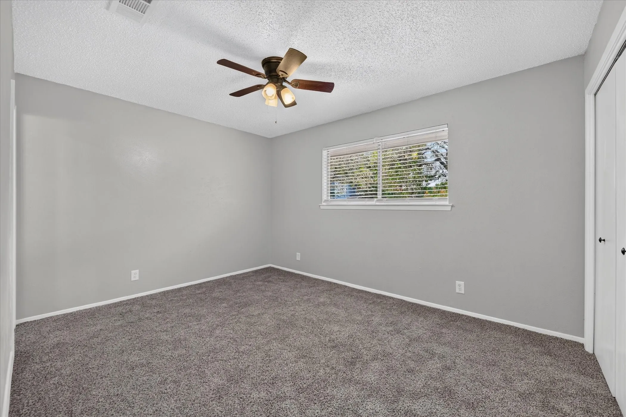 Single Family Residence For Rent in Denton County , 2023 N Bell Avenue, Denton, Texas 76209, 3 Bedroom, 2 Bathroom, Garage spaces, 1,476 Sqft, built in 1969, mls#21409279, Real Estate Agent in Denton, Homes For Rent in Denton county, Homes For Rent in Denton, Realtor in Denton Texas, Real Estate Brokerage Independent Realty Texas, Luminita Cordes Realtor