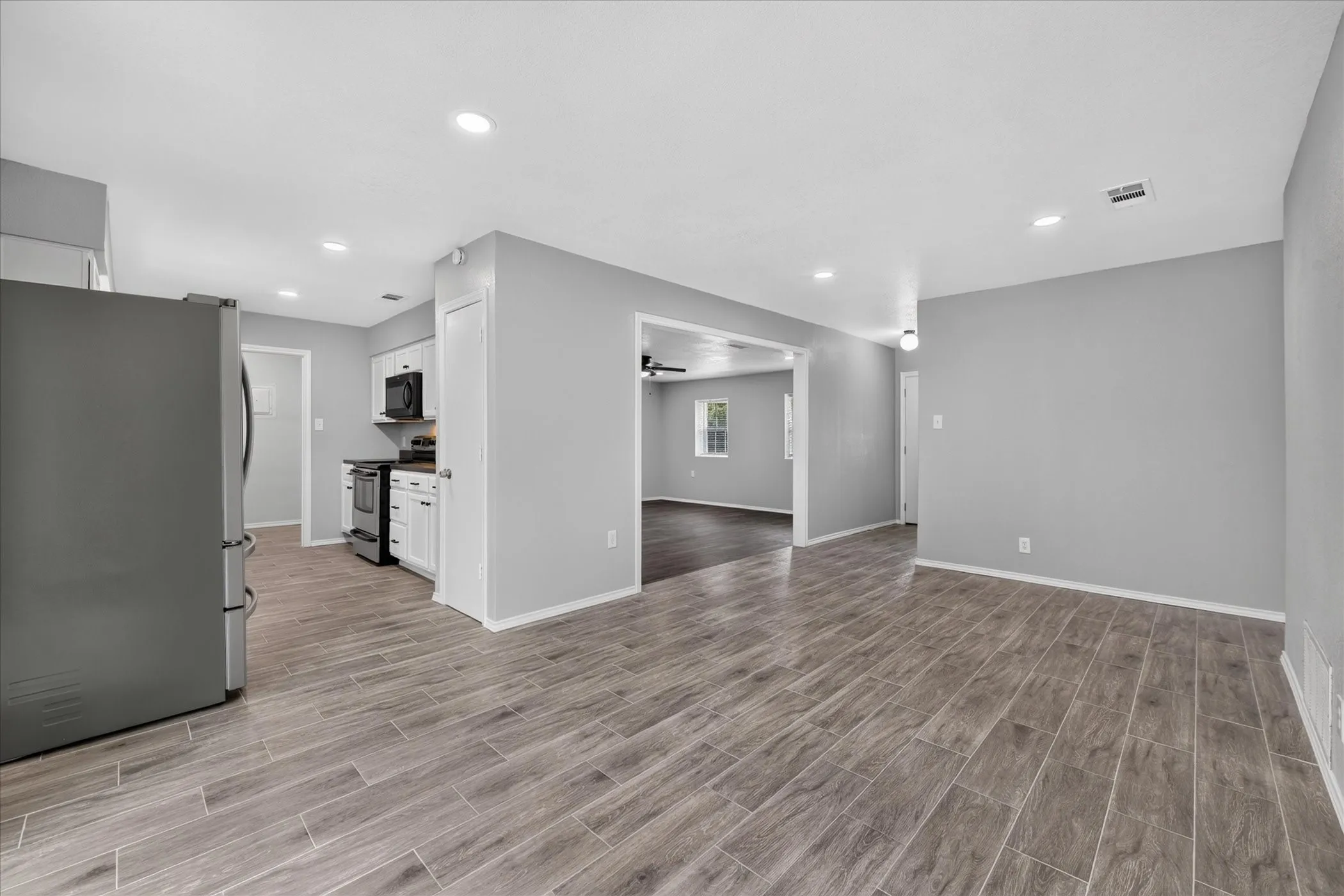 Single Family Residence For Rent in Denton County , 2023 N Bell Avenue, Denton, Texas 76209, 3 Bedroom, 2 Bathroom, Garage spaces, 1,476 Sqft, built in 1969, mls#21409279, Real Estate Agent in Denton, Homes For Rent in Denton county, Homes For Rent in Denton, Realtor in Denton Texas, Real Estate Brokerage Independent Realty Texas, Luminita Cordes Realtor
