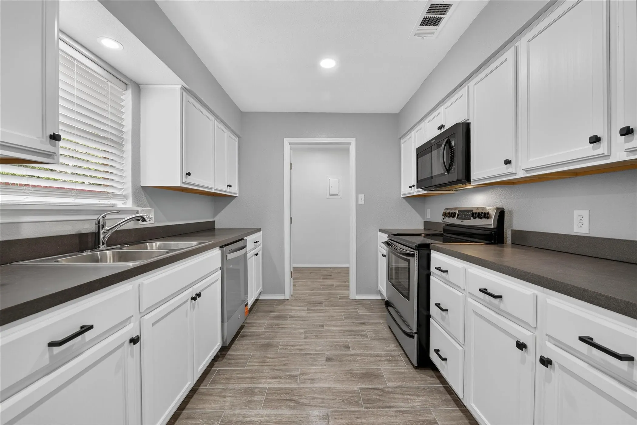 Single Family Residence For Rent in Denton County , 2023 N Bell Avenue, Denton, Texas 76209, 3 Bedroom, 2 Bathroom, Garage spaces, 1,476 Sqft, built in 1969, mls#21409279, Real Estate Agent in Denton, Homes For Rent in Denton county, Homes For Rent in Denton, Realtor in Denton Texas, Real Estate Brokerage Independent Realty Texas, Luminita Cordes Realtor