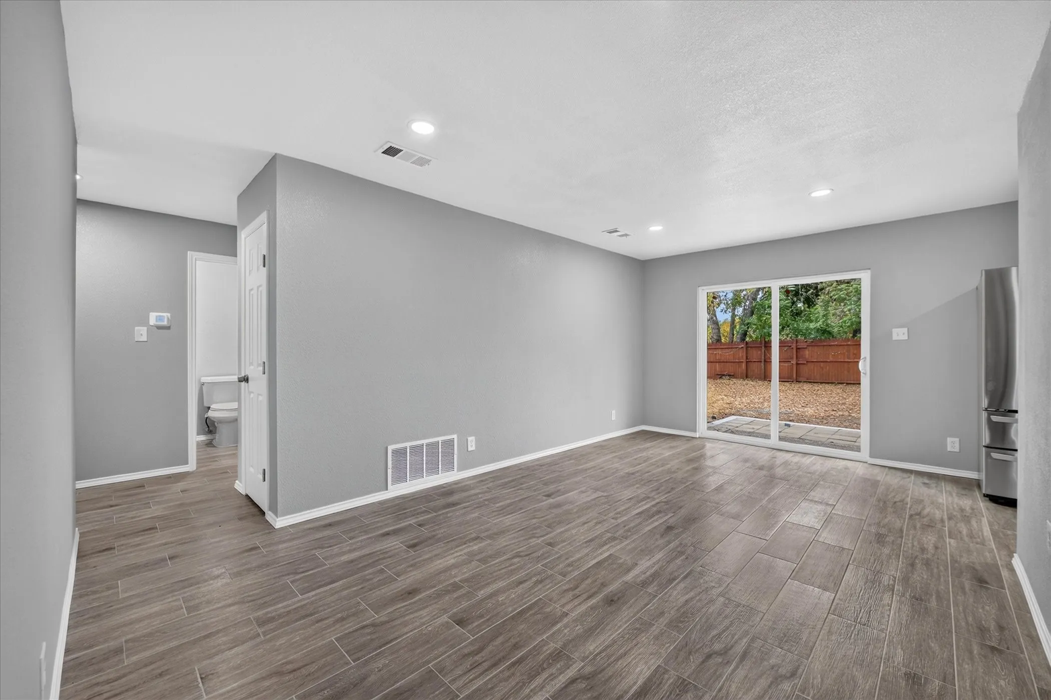 Single Family Residence For Rent in Denton County , 2023 N Bell Avenue, Denton, Texas 76209, 3 Bedroom, 2 Bathroom, Garage spaces, 1,476 Sqft, built in 1969, mls#21409279, Real Estate Agent in Denton, Homes For Rent in Denton county, Homes For Rent in Denton, Realtor in Denton Texas, Real Estate Brokerage Independent Realty Texas, Luminita Cordes Realtor