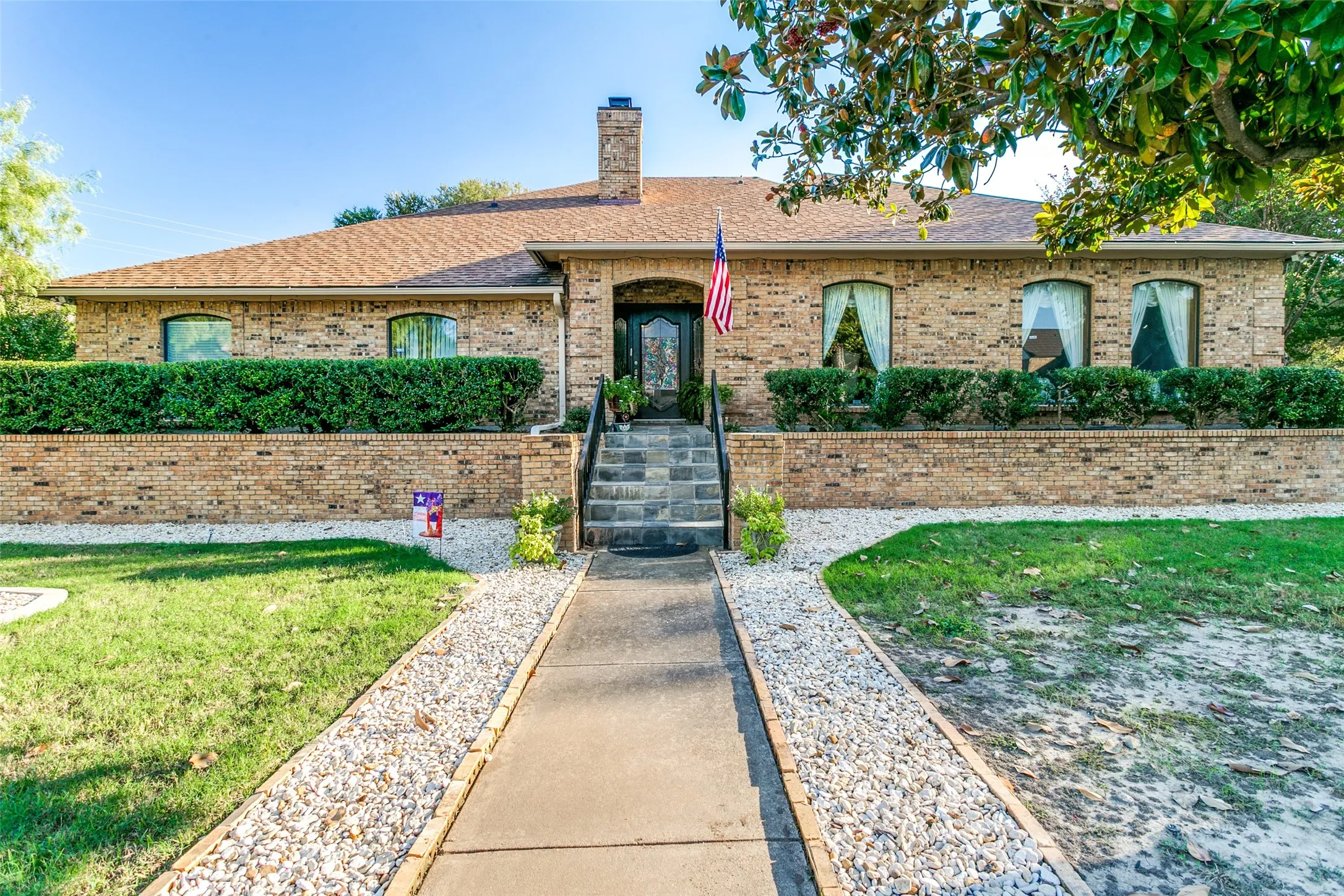 Welcome to 6801 Bellaire Court S!