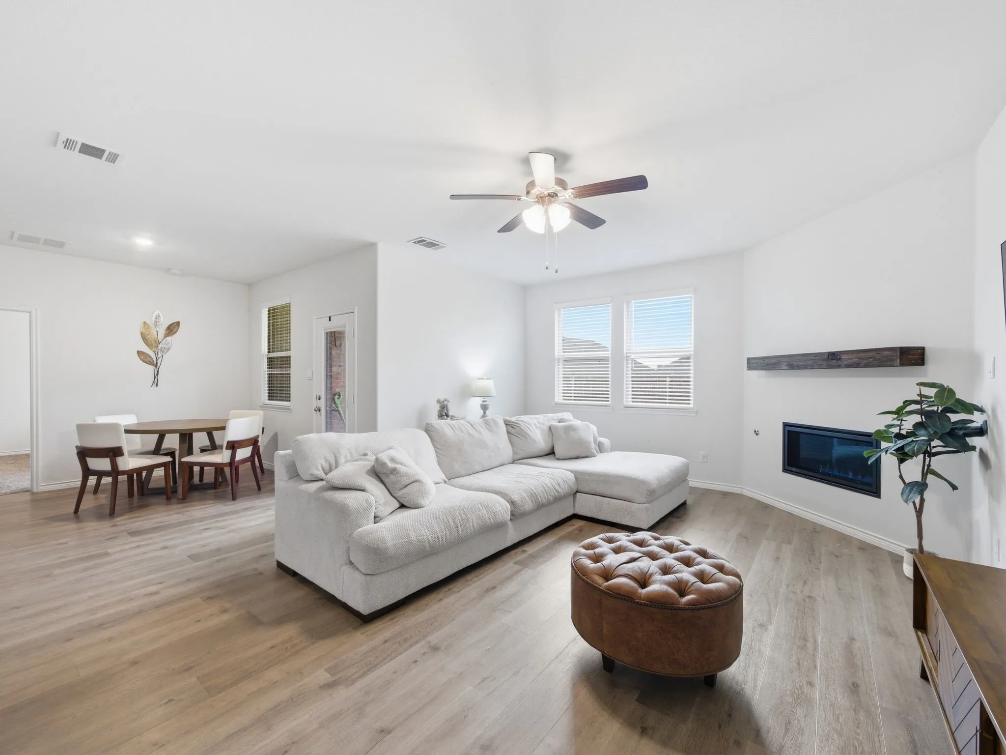 Single Family Residence For Rent in Hunt County , 112 Kiskadee Trail, Caddo Mills, Texas 75135, 4 Bedroom, 3 Bathroom, 2 Garage spaces, 2,940 Sqft, built in 2023, mls#21409287, Real Estate Agent in Caddo Mills, Homes For Rent in Hunt county, Homes For Rent in Caddo Mills, Realtor in Caddo Mills Texas, Real Estate Brokerage Independent Realty Texas, Luminita Cordes Realtor