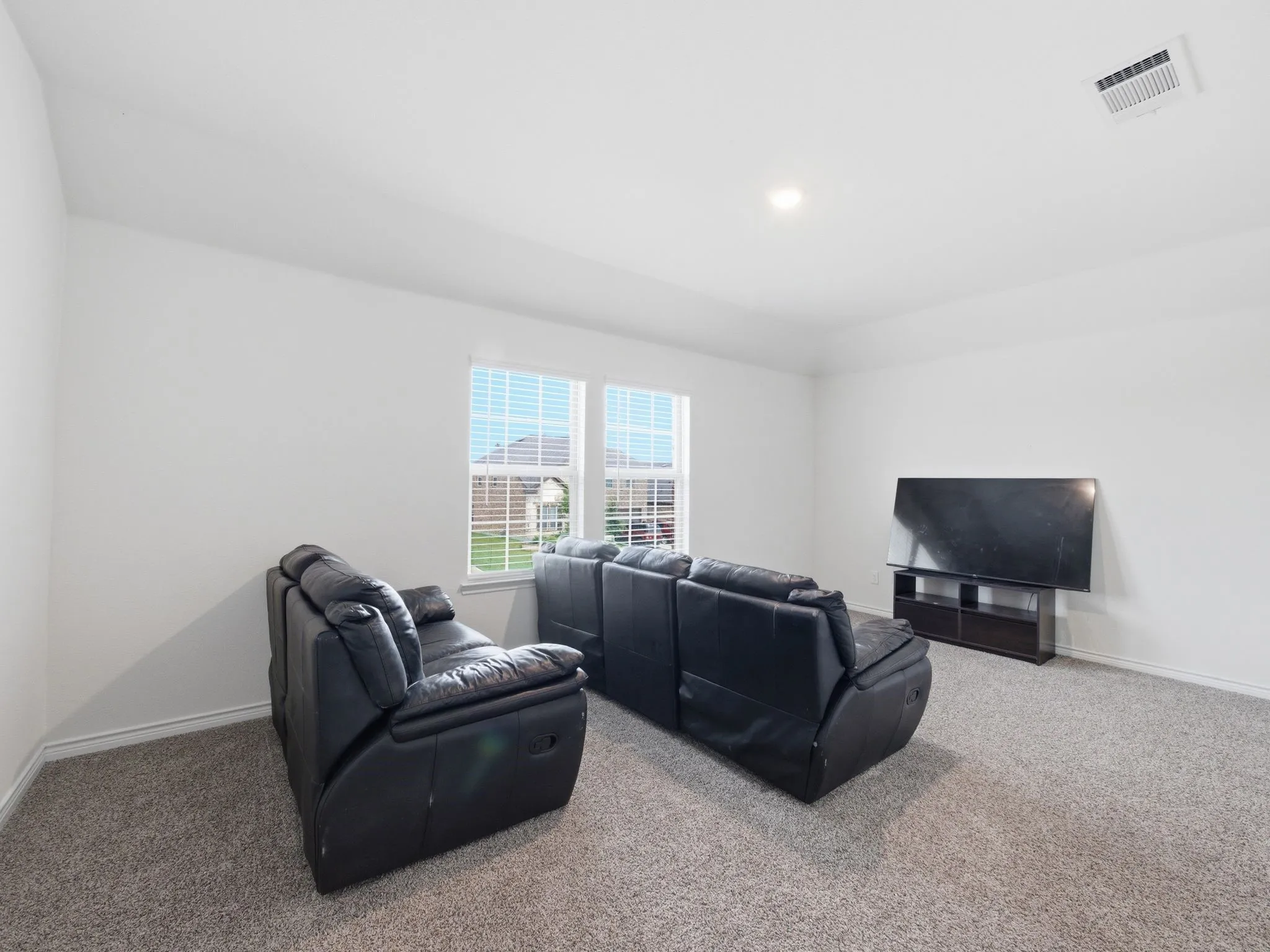 Single Family Residence For Rent in Hunt County , 112 Kiskadee Trail, Caddo Mills, Texas 75135, 4 Bedroom, 3 Bathroom, 2 Garage spaces, 2,940 Sqft, built in 2023, mls#21409287, Real Estate Agent in Caddo Mills, Homes For Rent in Hunt county, Homes For Rent in Caddo Mills, Realtor in Caddo Mills Texas, Real Estate Brokerage Independent Realty Texas, Luminita Cordes Realtor