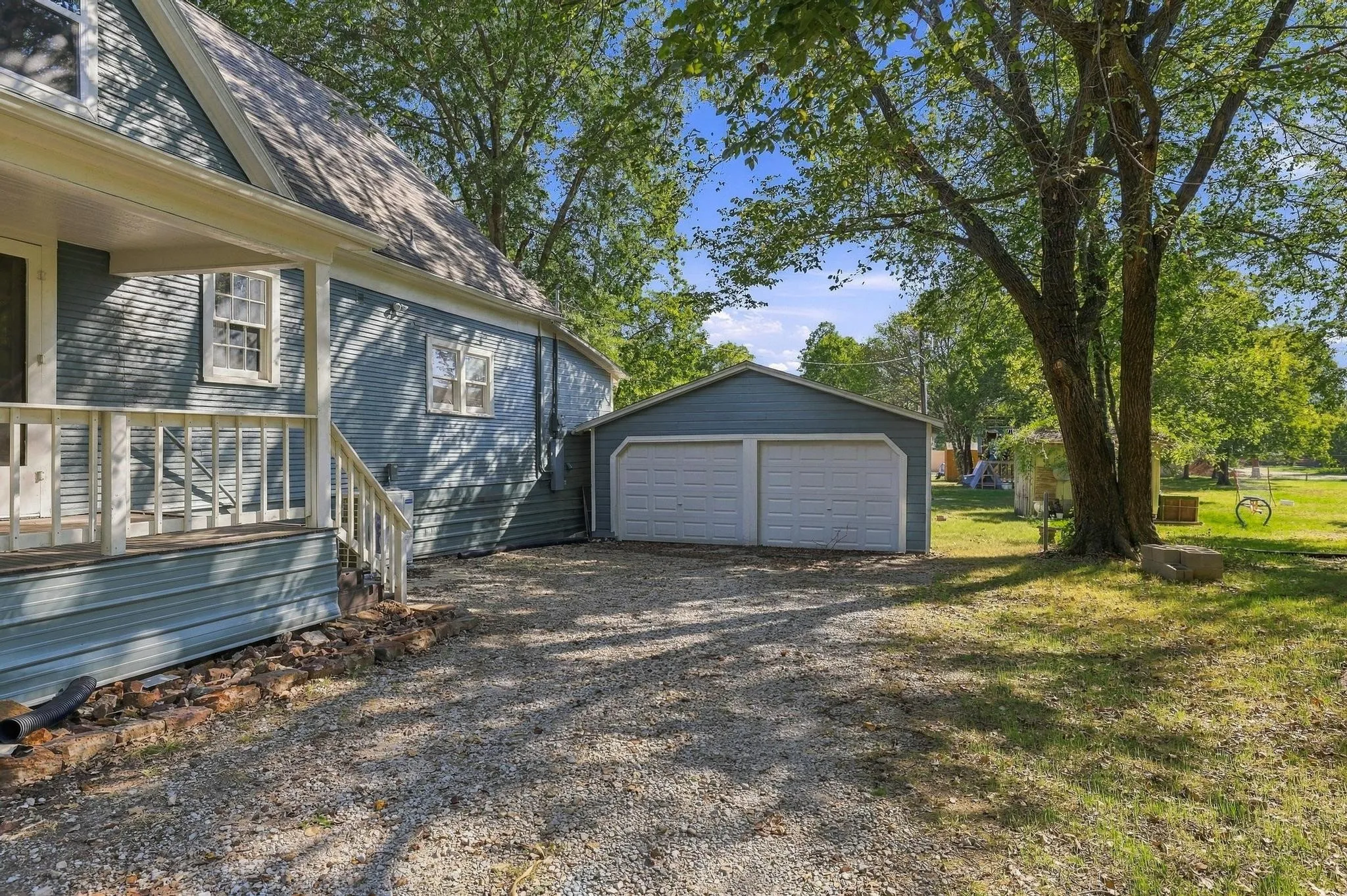 Single Family Residence For Sale in Grayson County , 512 E Main Street, Whitesboro, Texas 76273, 4 Bedroom, 2 Bathroom, Garage spaces, 2,064 Sqft, built in 1918, mls#21409294, Real Estate Agent in Whitesboro, Homes For Sale in Grayson county, Homes For Sale in Whitesboro, Realtor in Whitesboro Texas, Real Estate Brokerage Independent Realty Texas, Luminita Cordes Realtor