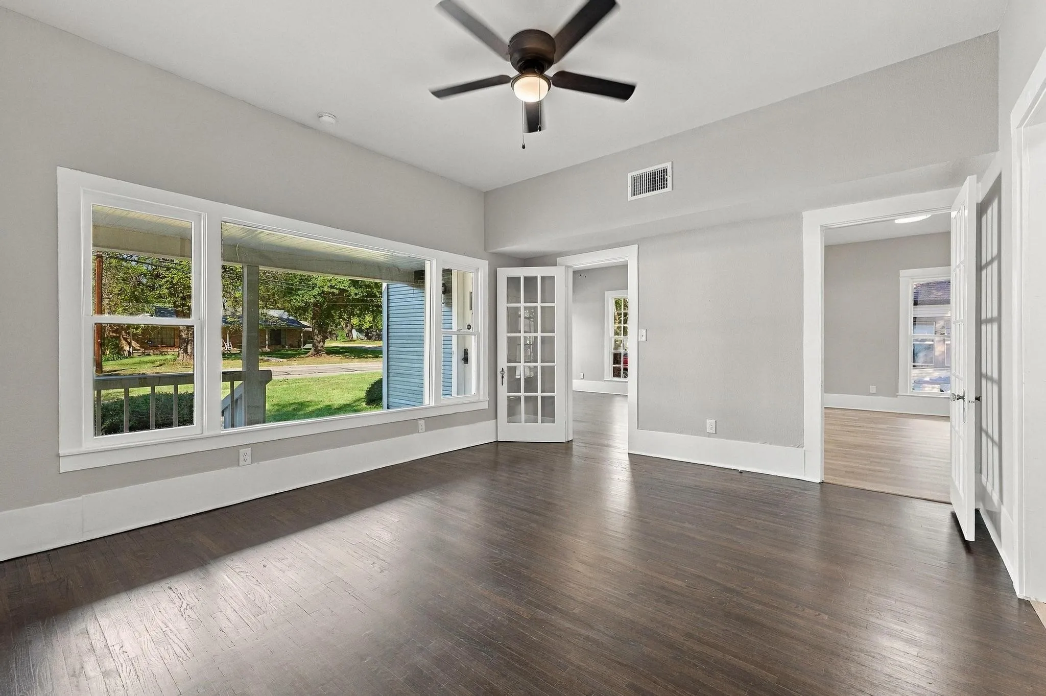 Single Family Residence For Sale in Grayson County , 512 E Main Street, Whitesboro, Texas 76273, 4 Bedroom, 2 Bathroom, Garage spaces, 2,064 Sqft, built in 1918, mls#21409294, Real Estate Agent in Whitesboro, Homes For Sale in Grayson county, Homes For Sale in Whitesboro, Realtor in Whitesboro Texas, Real Estate Brokerage Independent Realty Texas, Luminita Cordes Realtor