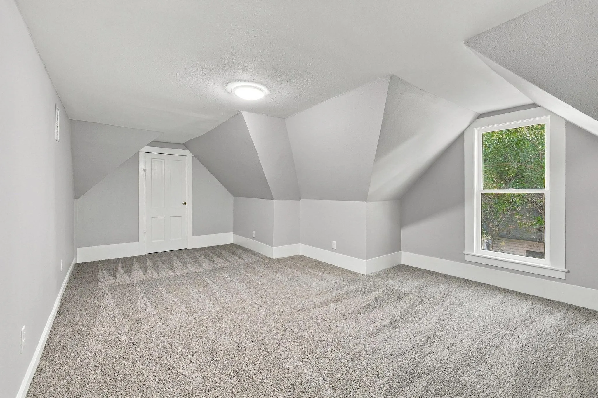 Single Family Residence For Sale in Grayson County , 512 E Main Street, Whitesboro, Texas 76273, 4 Bedroom, 2 Bathroom, Garage spaces, 2,064 Sqft, built in 1918, mls#21409294, Real Estate Agent in Whitesboro, Homes For Sale in Grayson county, Homes For Sale in Whitesboro, Realtor in Whitesboro Texas, Real Estate Brokerage Independent Realty Texas, Luminita Cordes Realtor