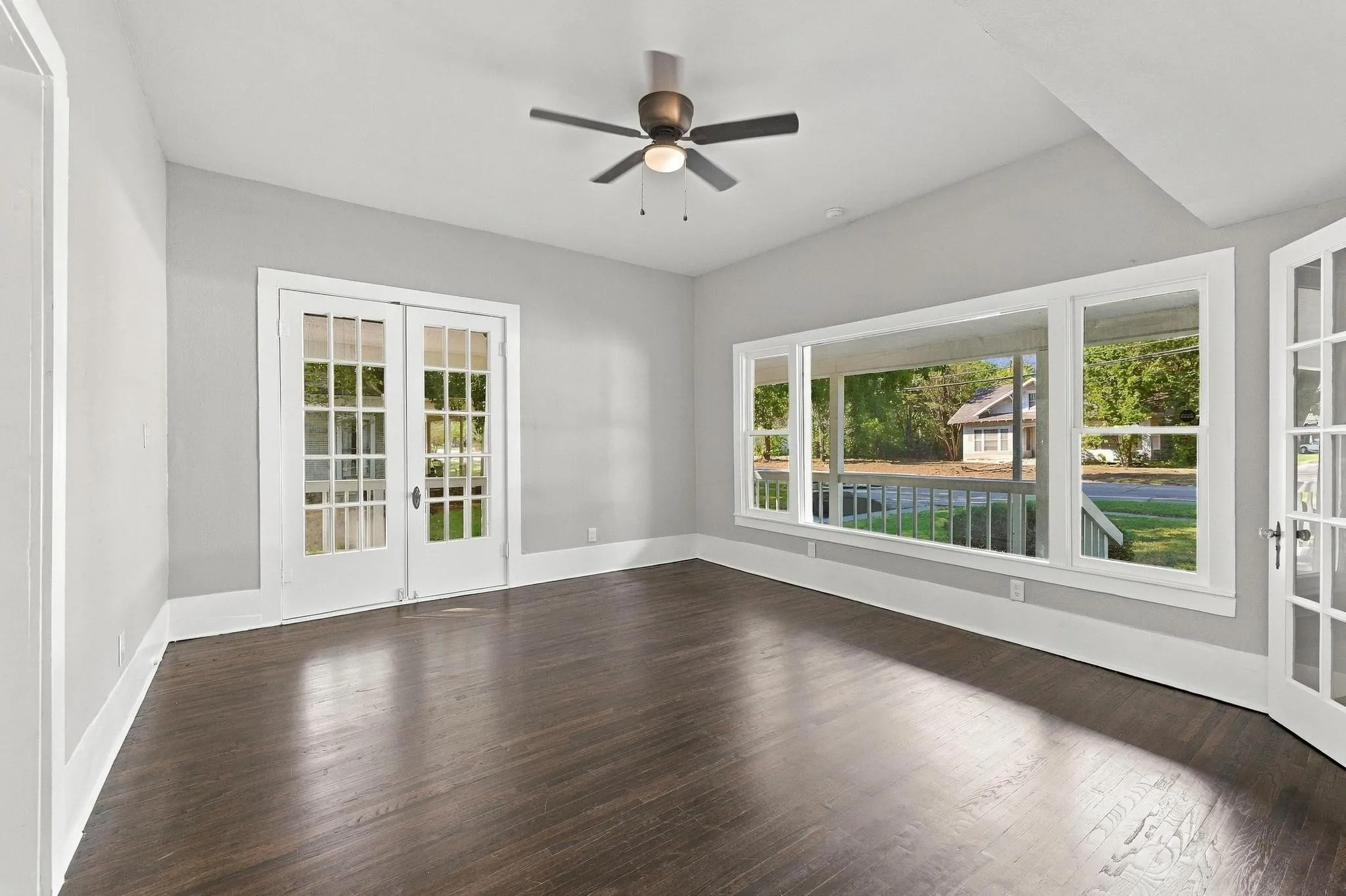 Single Family Residence For Sale in Grayson County , 512 E Main Street, Whitesboro, Texas 76273, 4 Bedroom, 2 Bathroom, Garage spaces, 2,064 Sqft, built in 1918, mls#21409294, Real Estate Agent in Whitesboro, Homes For Sale in Grayson county, Homes For Sale in Whitesboro, Realtor in Whitesboro Texas, Real Estate Brokerage Independent Realty Texas, Luminita Cordes Realtor