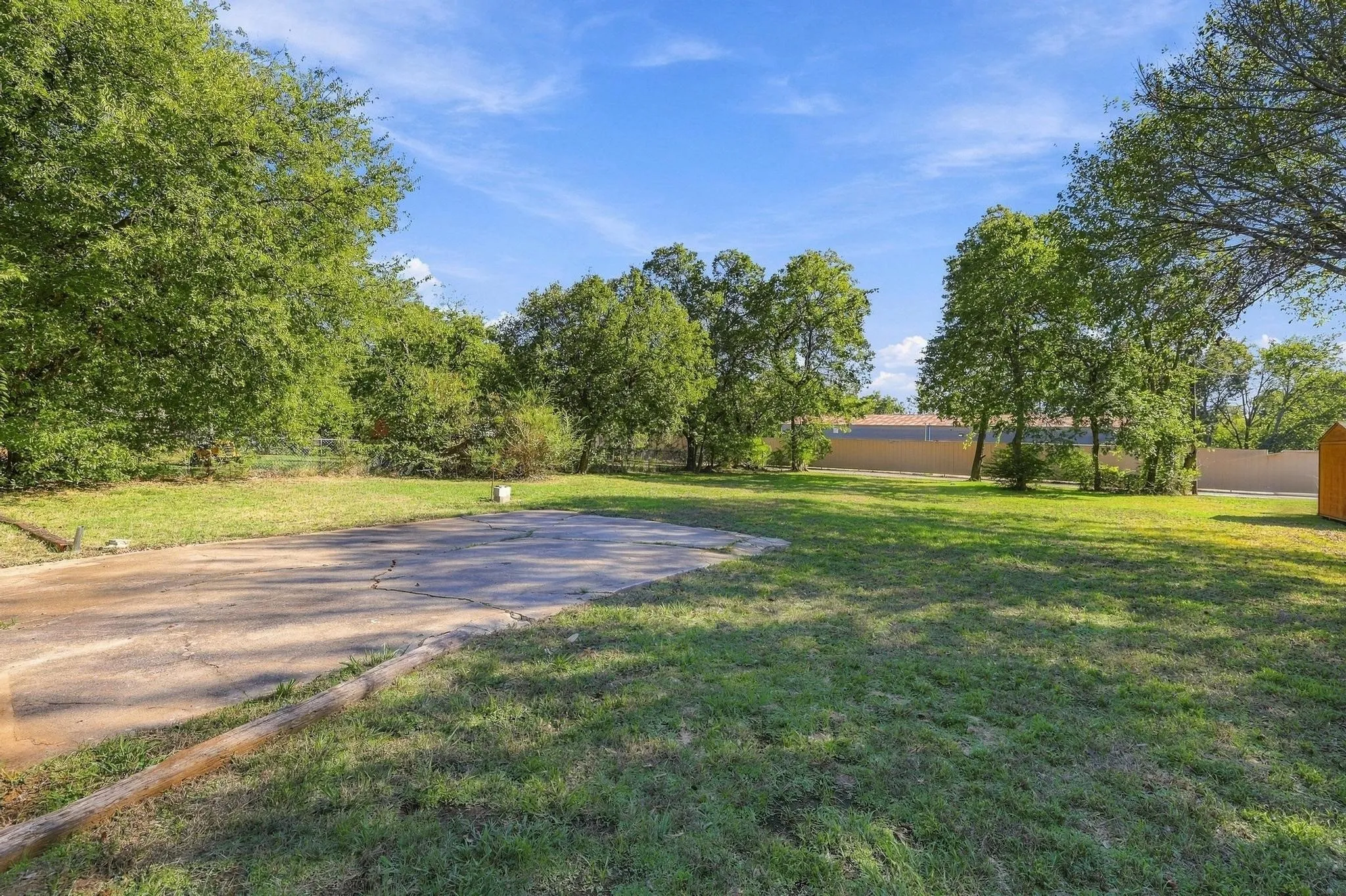 Single Family Residence For Sale in Grayson County , 512 E Main Street, Whitesboro, Texas 76273, 4 Bedroom, 2 Bathroom, Garage spaces, 2,064 Sqft, built in 1918, mls#21409294, Real Estate Agent in Whitesboro, Homes For Sale in Grayson county, Homes For Sale in Whitesboro, Realtor in Whitesboro Texas, Real Estate Brokerage Independent Realty Texas, Luminita Cordes Realtor