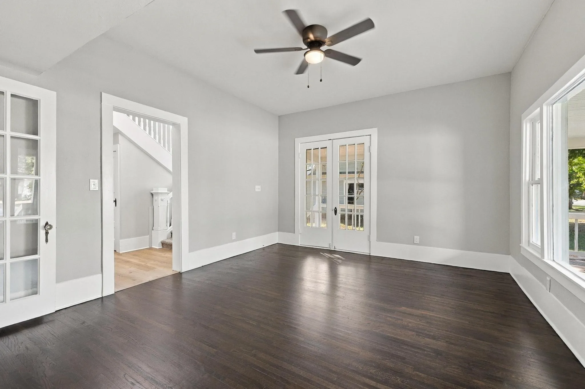 Single Family Residence For Sale in Grayson County , 512 E Main Street, Whitesboro, Texas 76273, 4 Bedroom, 2 Bathroom, Garage spaces, 2,064 Sqft, built in 1918, mls#21409294, Real Estate Agent in Whitesboro, Homes For Sale in Grayson county, Homes For Sale in Whitesboro, Realtor in Whitesboro Texas, Real Estate Brokerage Independent Realty Texas, Luminita Cordes Realtor