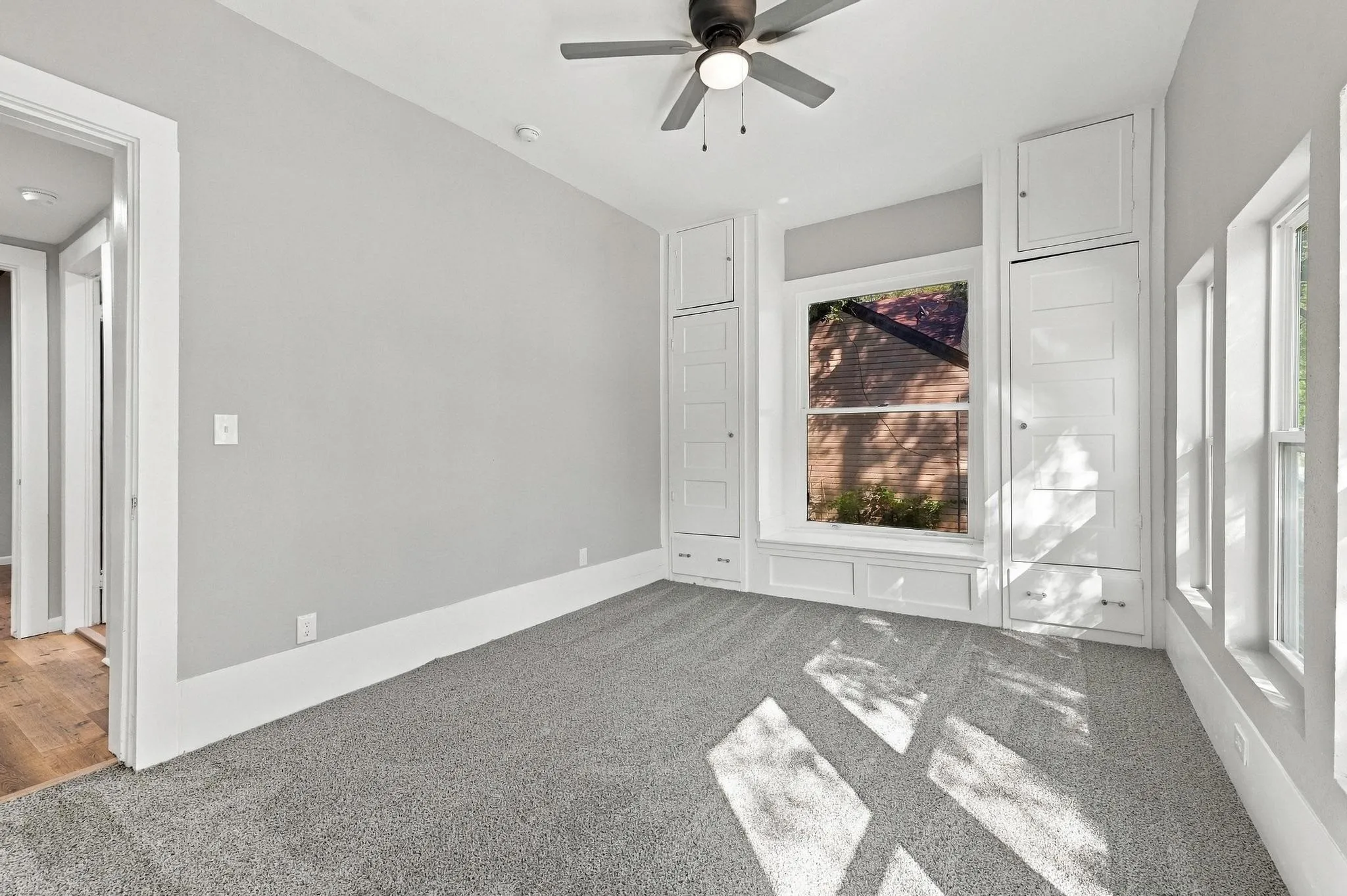 Single Family Residence For Sale in Grayson County , 512 E Main Street, Whitesboro, Texas 76273, 4 Bedroom, 2 Bathroom, Garage spaces, 2,064 Sqft, built in 1918, mls#21409294, Real Estate Agent in Whitesboro, Homes For Sale in Grayson county, Homes For Sale in Whitesboro, Realtor in Whitesboro Texas, Real Estate Brokerage Independent Realty Texas, Luminita Cordes Realtor