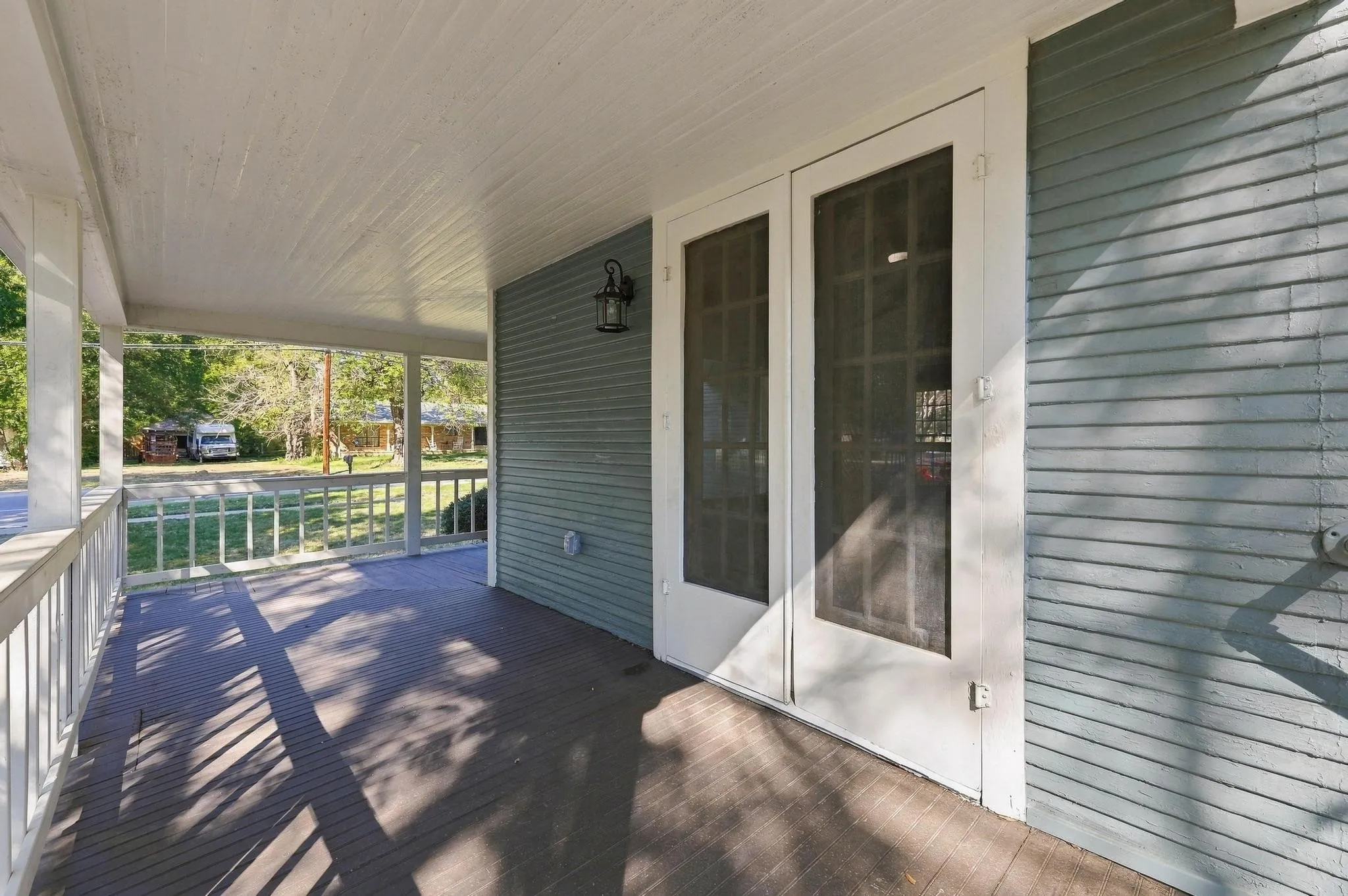 Single Family Residence For Sale in Grayson County , 512 E Main Street, Whitesboro, Texas 76273, 4 Bedroom, 2 Bathroom, Garage spaces, 2,064 Sqft, built in 1918, mls#21409294, Real Estate Agent in Whitesboro, Homes For Sale in Grayson county, Homes For Sale in Whitesboro, Realtor in Whitesboro Texas, Real Estate Brokerage Independent Realty Texas, Luminita Cordes Realtor