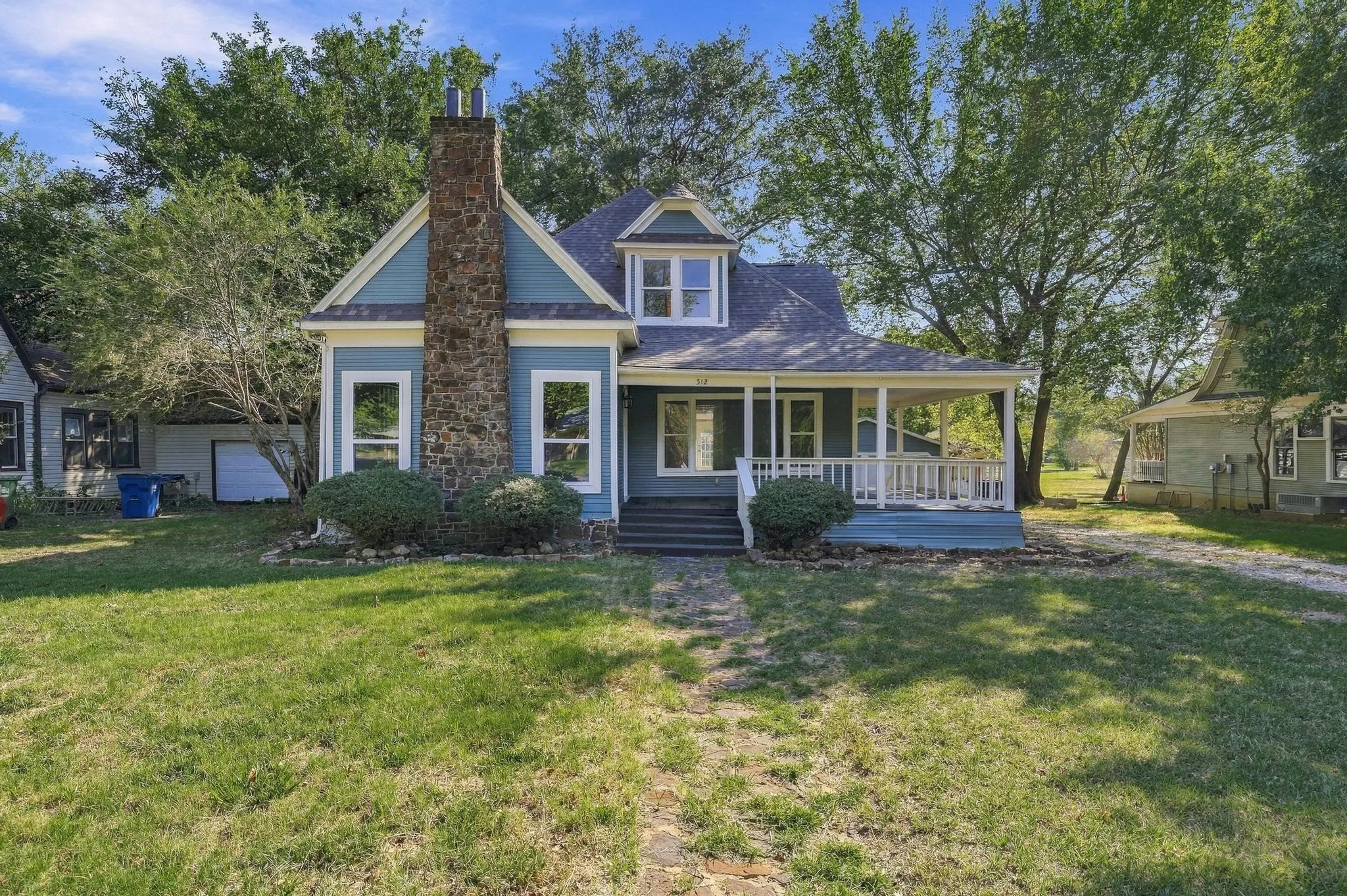 Single Family Residence For Sale in Grayson County , 512 E Main Street, Whitesboro, Texas 76273, 4 Bedroom, 2 Bathroom, Garage spaces, 2,064 Sqft, built in 1918, mls#21409294, Real Estate Agent in Whitesboro, Homes For Sale in Grayson county, Homes For Sale in Whitesboro, Realtor in Whitesboro Texas, Real Estate Brokerage Independent Realty Texas, Luminita Cordes Realtor