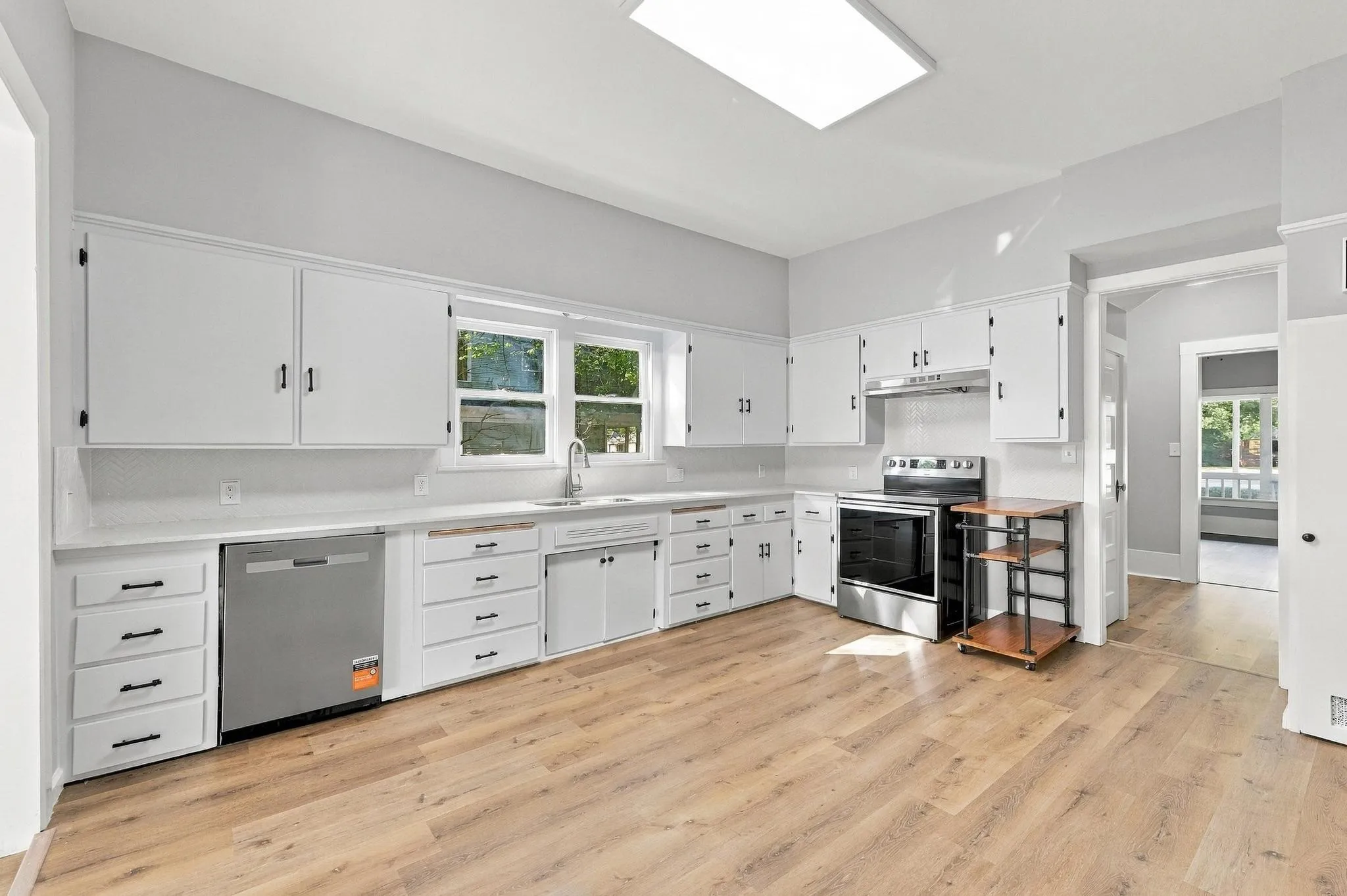 Single Family Residence For Sale in Grayson County , 512 E Main Street, Whitesboro, Texas 76273, 4 Bedroom, 2 Bathroom, Garage spaces, 2,064 Sqft, built in 1918, mls#21409294, Real Estate Agent in Whitesboro, Homes For Sale in Grayson county, Homes For Sale in Whitesboro, Realtor in Whitesboro Texas, Real Estate Brokerage Independent Realty Texas, Luminita Cordes Realtor