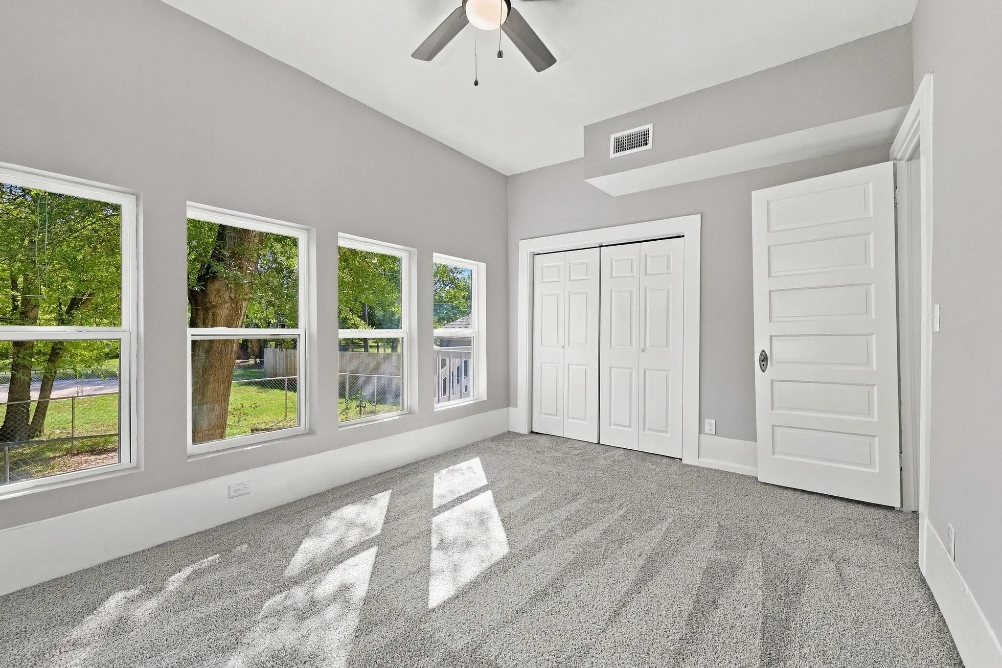 Single Family Residence For Sale in Grayson County , 512 E Main Street, Whitesboro, Texas 76273, 4 Bedroom, 2 Bathroom, Garage spaces, 2,064 Sqft, built in 1918, mls#21409294, Real Estate Agent in Whitesboro, Homes For Sale in Grayson county, Homes For Sale in Whitesboro, Realtor in Whitesboro Texas, Real Estate Brokerage Independent Realty Texas, Luminita Cordes Realtor