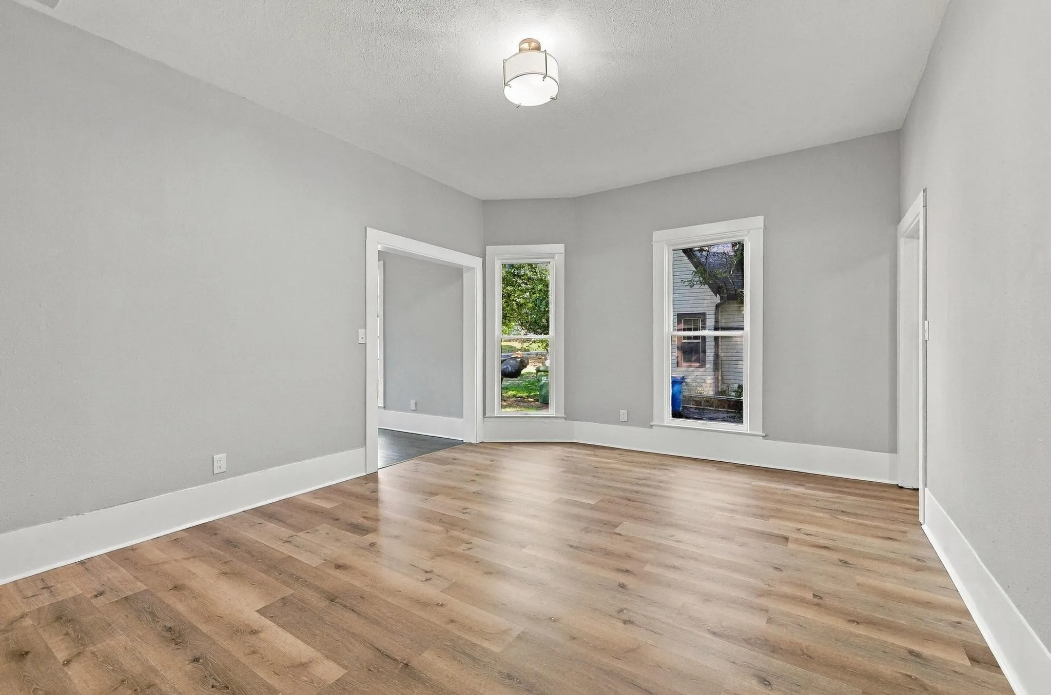 Single Family Residence For Sale in Grayson County , 512 E Main Street, Whitesboro, Texas 76273, 4 Bedroom, 2 Bathroom, Garage spaces, 2,064 Sqft, built in 1918, mls#21409294, Real Estate Agent in Whitesboro, Homes For Sale in Grayson county, Homes For Sale in Whitesboro, Realtor in Whitesboro Texas, Real Estate Brokerage Independent Realty Texas, Luminita Cordes Realtor