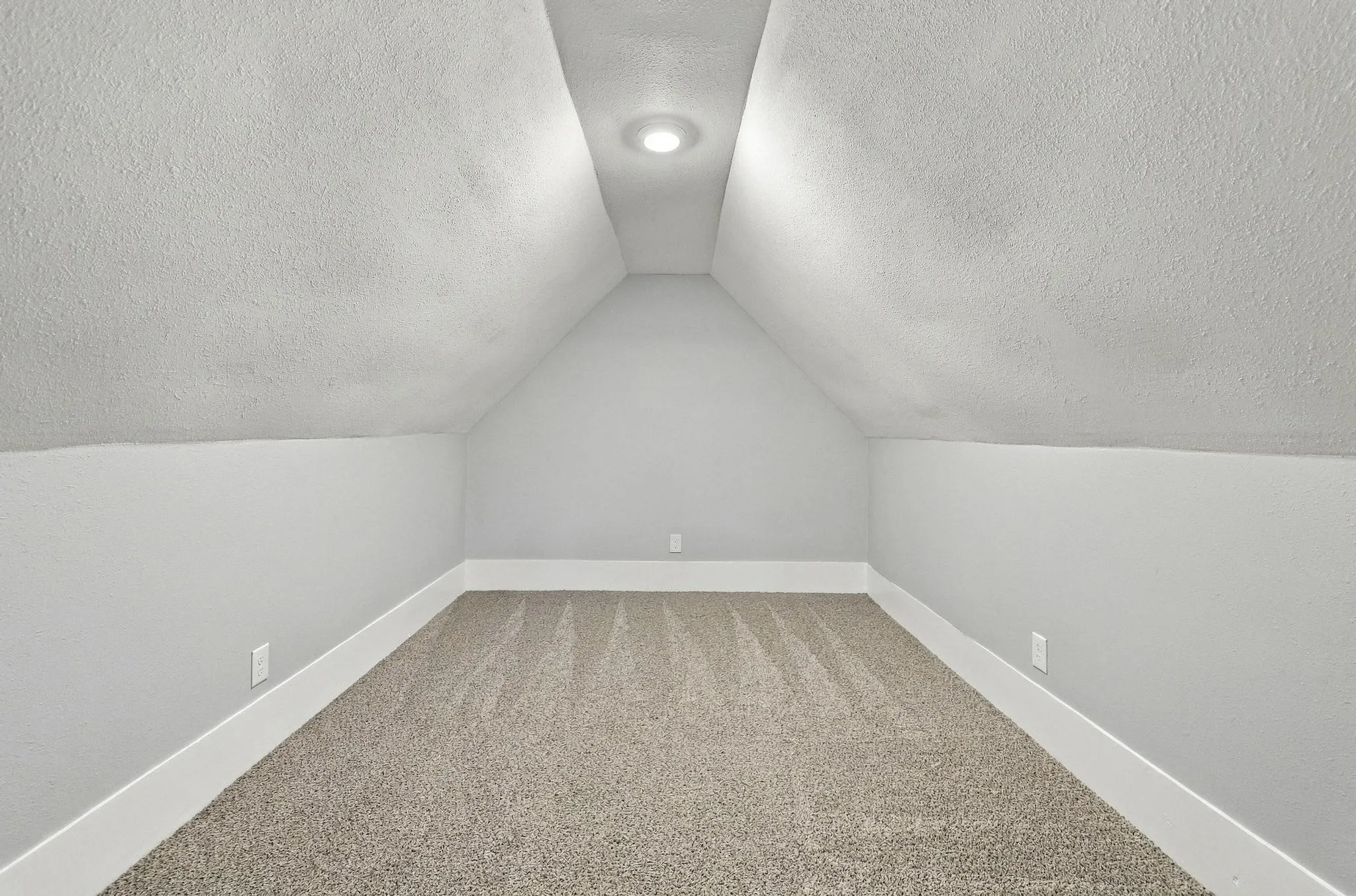 Single Family Residence For Sale in Grayson County , 512 E Main Street, Whitesboro, Texas 76273, 4 Bedroom, 2 Bathroom, Garage spaces, 2,064 Sqft, built in 1918, mls#21409294, Real Estate Agent in Whitesboro, Homes For Sale in Grayson county, Homes For Sale in Whitesboro, Realtor in Whitesboro Texas, Real Estate Brokerage Independent Realty Texas, Luminita Cordes Realtor