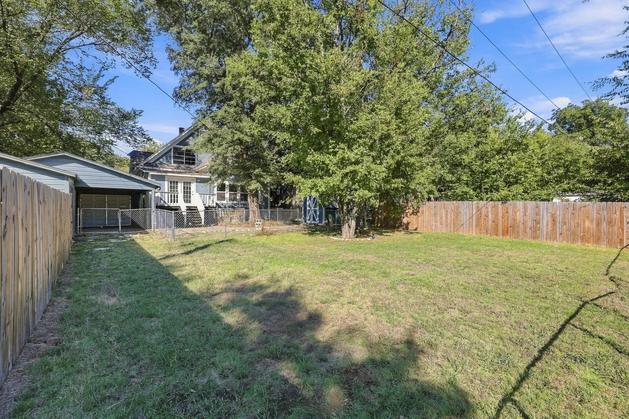 Single Family Residence For Sale in Grayson County , 512 E Main Street, Whitesboro, Texas 76273, 4 Bedroom, 2 Bathroom, Garage spaces, 2,064 Sqft, built in 1918, mls#21409294, Real Estate Agent in Whitesboro, Homes For Sale in Grayson county, Homes For Sale in Whitesboro, Realtor in Whitesboro Texas, Real Estate Brokerage Independent Realty Texas, Luminita Cordes Realtor