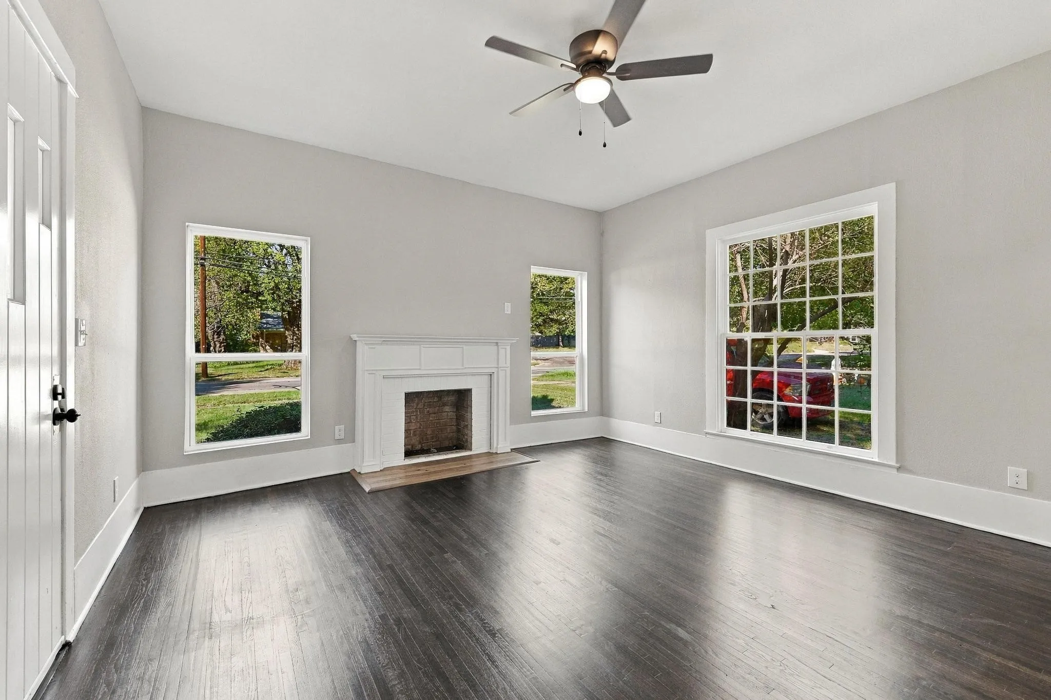 Single Family Residence For Sale in Grayson County , 512 E Main Street, Whitesboro, Texas 76273, 4 Bedroom, 2 Bathroom, Garage spaces, 2,064 Sqft, built in 1918, mls#21409294, Real Estate Agent in Whitesboro, Homes For Sale in Grayson county, Homes For Sale in Whitesboro, Realtor in Whitesboro Texas, Real Estate Brokerage Independent Realty Texas, Luminita Cordes Realtor