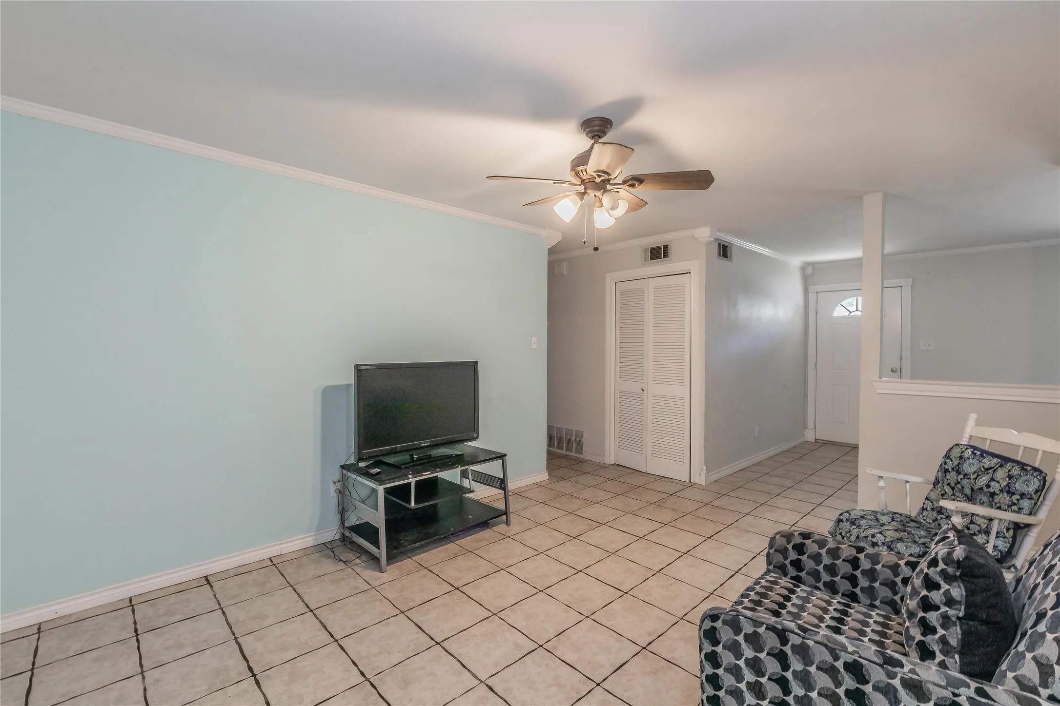 Single Family Residence For Sale in Tarrant County , 1104 Crane Drive, Euless, Texas 76039, 3 Bedroom, 2 Bathroom, 1 Garage spaces, 1,115 Sqft, built in 1964, mls#21407861, Real Estate Agent in Euless, Homes For Sale in Tarrant county, Homes For Sale in Euless, Realtor in Euless Texas, Real Estate Brokerage Independent Realty Texas, Luminita Cordes Realtor