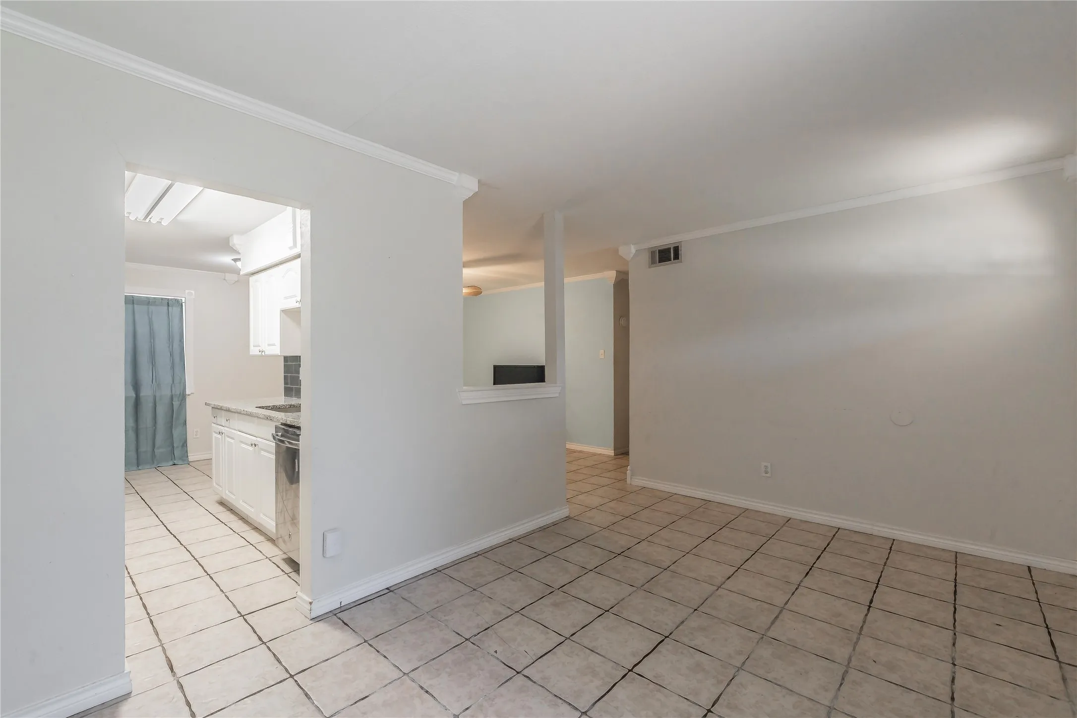 Single Family Residence For Sale in Tarrant County , 1104 Crane Drive, Euless, Texas 76039, 3 Bedroom, 2 Bathroom, 1 Garage spaces, 1,115 Sqft, built in 1964, mls#21407861, Real Estate Agent in Euless, Homes For Sale in Tarrant county, Homes For Sale in Euless, Realtor in Euless Texas, Real Estate Brokerage Independent Realty Texas, Luminita Cordes Realtor