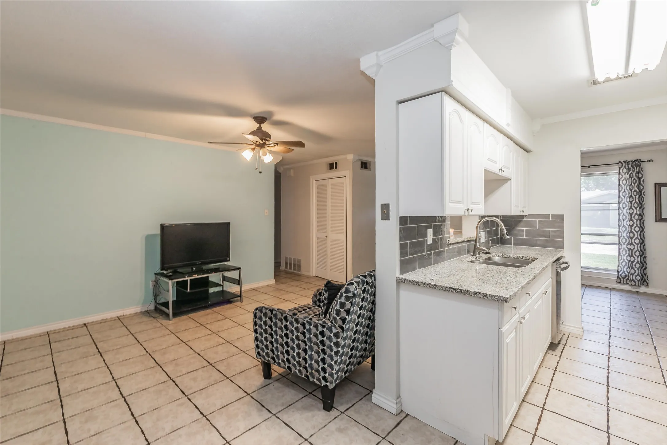 Single Family Residence For Sale in Tarrant County , 1104 Crane Drive, Euless, Texas 76039, 3 Bedroom, 2 Bathroom, 1 Garage spaces, 1,115 Sqft, built in 1964, mls#21407861, Real Estate Agent in Euless, Homes For Sale in Tarrant county, Homes For Sale in Euless, Realtor in Euless Texas, Real Estate Brokerage Independent Realty Texas, Luminita Cordes Realtor