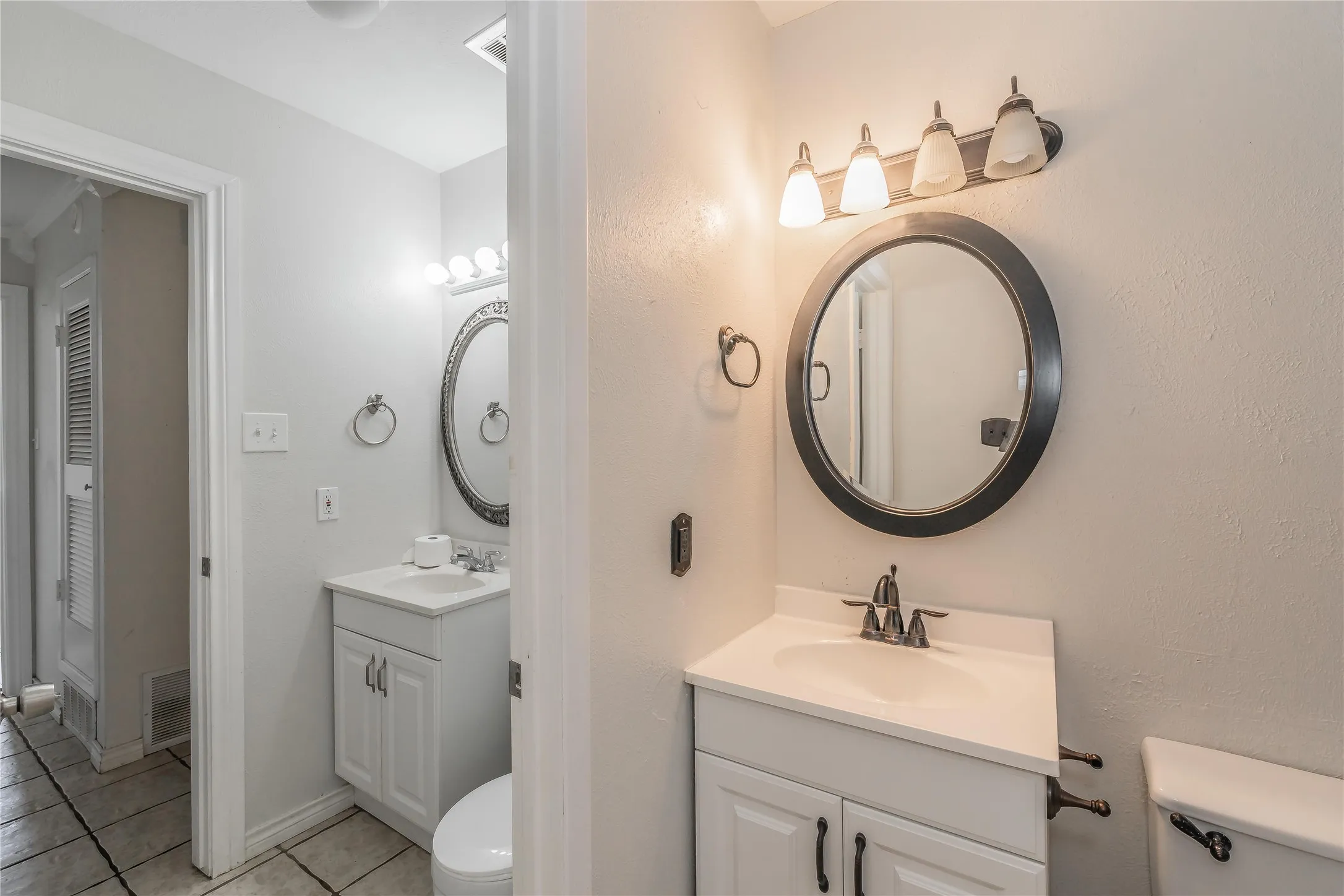 Single Family Residence For Sale in Tarrant County , 1104 Crane Drive, Euless, Texas 76039, 3 Bedroom, 2 Bathroom, 1 Garage spaces, 1,115 Sqft, built in 1964, mls#21407861, Real Estate Agent in Euless, Homes For Sale in Tarrant county, Homes For Sale in Euless, Realtor in Euless Texas, Real Estate Brokerage Independent Realty Texas, Luminita Cordes Realtor