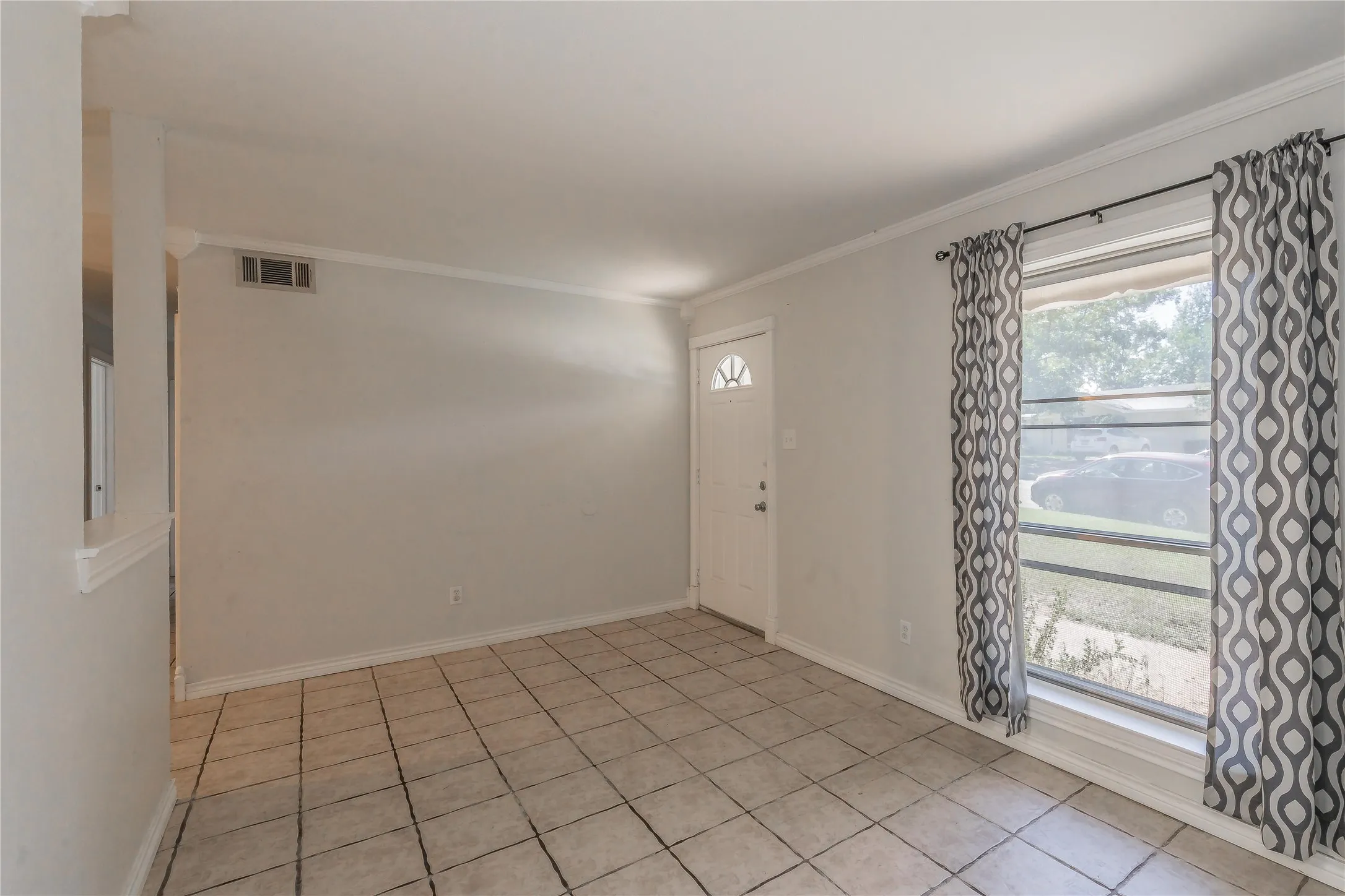 Single Family Residence For Sale in Tarrant County , 1104 Crane Drive, Euless, Texas 76039, 3 Bedroom, 2 Bathroom, 1 Garage spaces, 1,115 Sqft, built in 1964, mls#21407861, Real Estate Agent in Euless, Homes For Sale in Tarrant county, Homes For Sale in Euless, Realtor in Euless Texas, Real Estate Brokerage Independent Realty Texas, Luminita Cordes Realtor