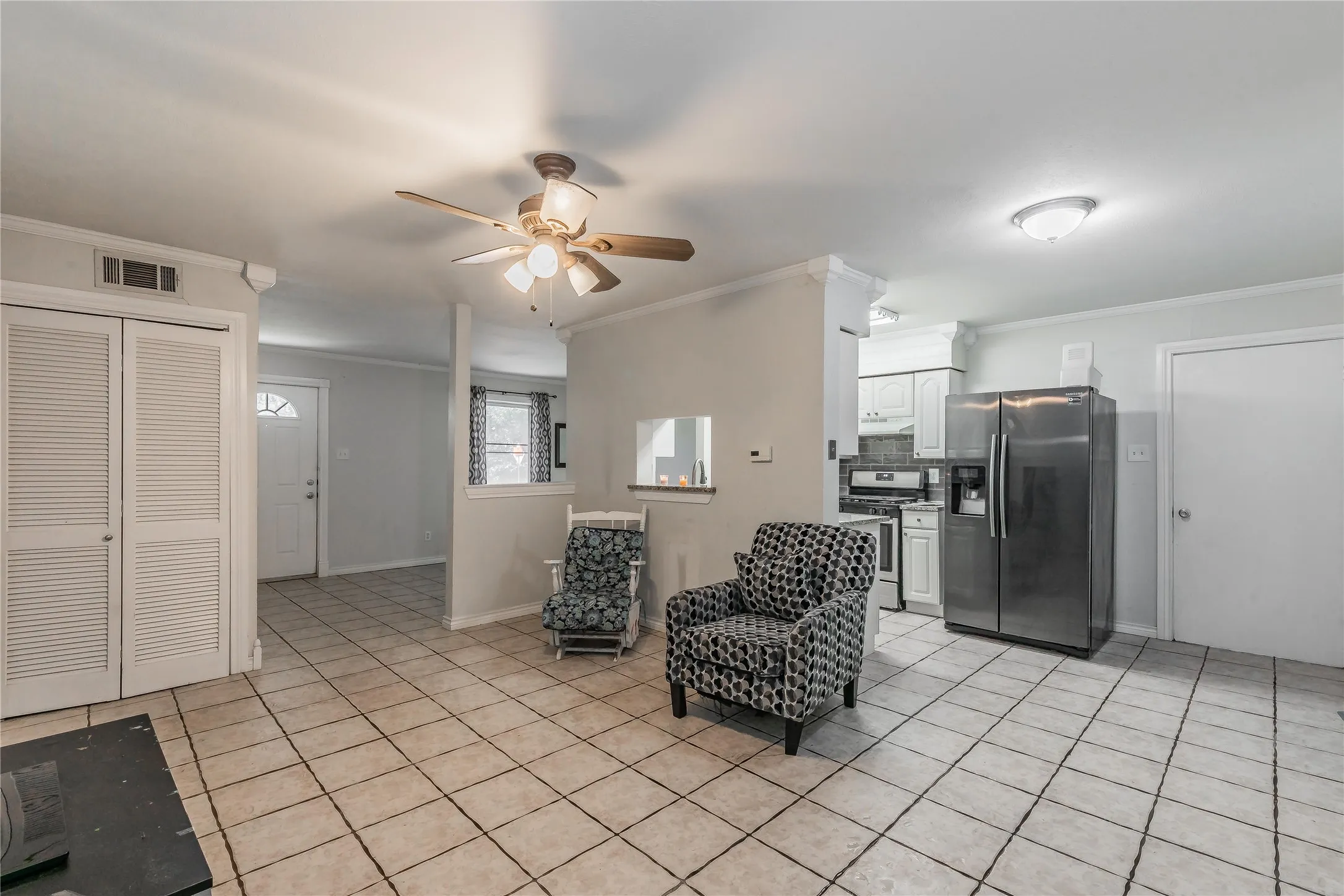 Single Family Residence For Sale in Tarrant County , 1104 Crane Drive, Euless, Texas 76039, 3 Bedroom, 2 Bathroom, 1 Garage spaces, 1,115 Sqft, built in 1964, mls#21407861, Real Estate Agent in Euless, Homes For Sale in Tarrant county, Homes For Sale in Euless, Realtor in Euless Texas, Real Estate Brokerage Independent Realty Texas, Luminita Cordes Realtor